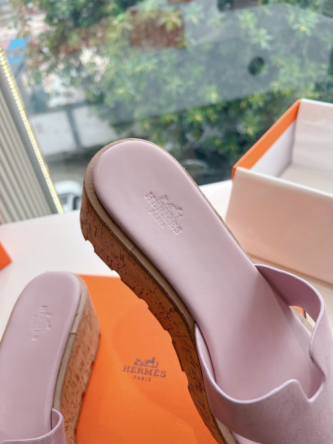 🌾G033高版2026春夏新款HERMES爱马仕专柜新款最近火到不行的坡跟二舅凉鞋拖鞋,搭配各种彩色袜子