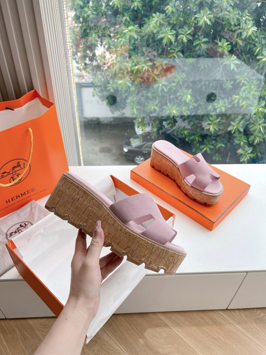 🌾G033高版2026春夏新款HERMES爱马仕专柜新款最近火到不行的坡跟二舅凉鞋拖鞋,搭配各种彩色袜子
