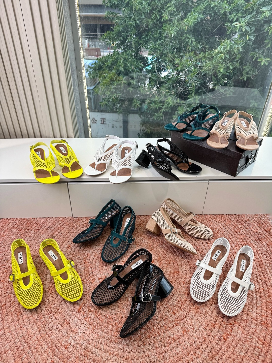 G241代购级阿莱雅Alaïa 镂空高跟凉鞋​​✨Alaïa这款镂空高跟凉鞋，采用网状皮革设计，透气又时