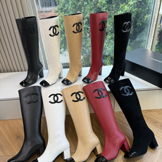 G238所得CHANE*|小香新品 在米兰时尚的T台上 亮相便艳惊四座 成功晋升为潮流人士的梦中情靴 。 经典的双C标志 G238所得CHANE*|小香新品 在米兰时尚的T台上 亮相便艳惊四座 成功晋升为潮流人士的梦中情靴 。 经典的双C标志