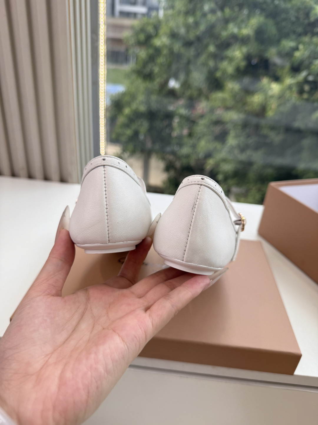 G305😀GianvitoRossi吉安维托罗西 平底 系列经典粉色羊反绒皮&粉色小羊皮 超级百搭的一款单品 面料 ：原
