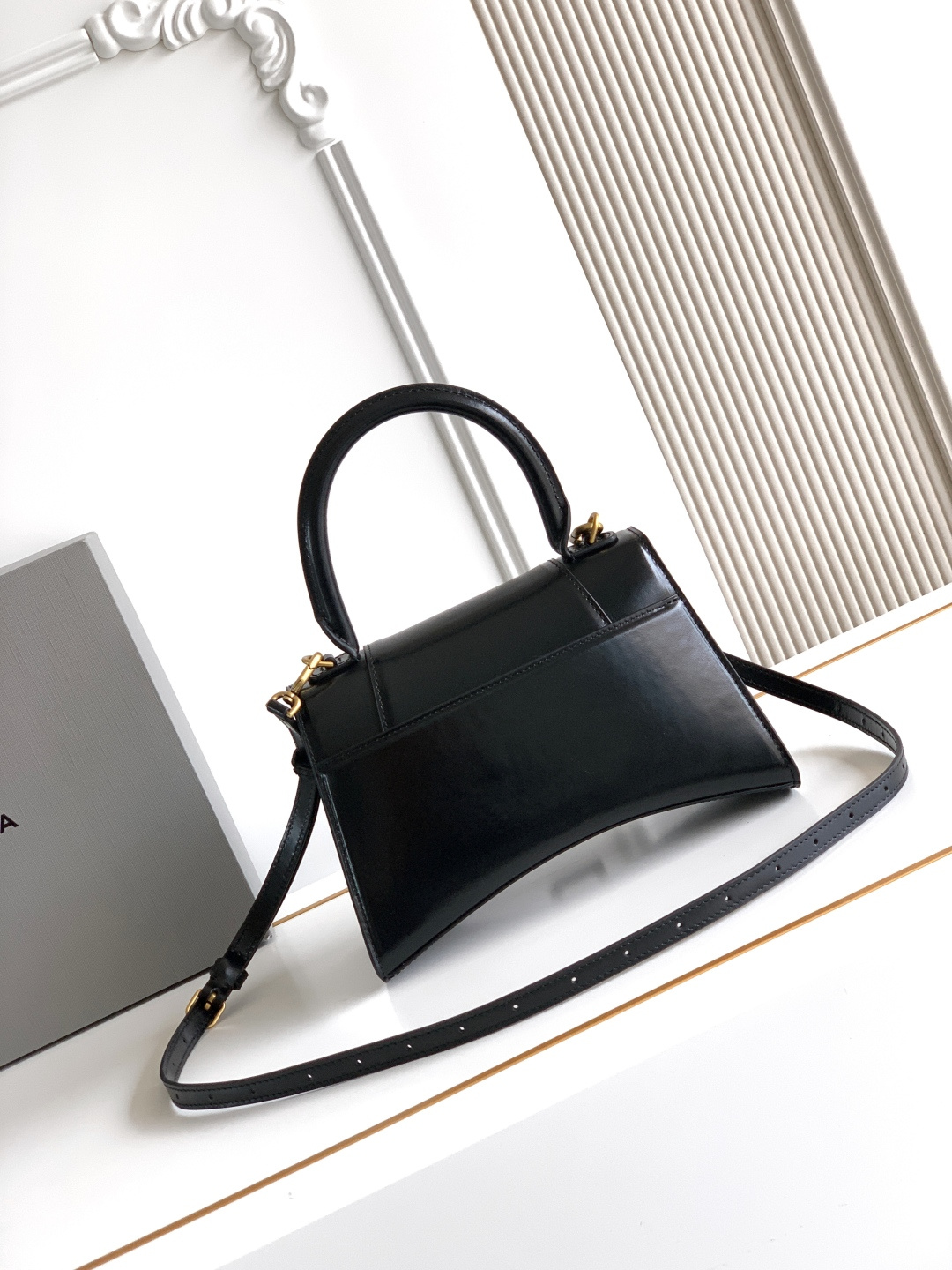 Givenchy 巴黎x家平纹黑色新 沙漏包来啦 半月弯弧线 独特的外形 美美哒无法言语形容
