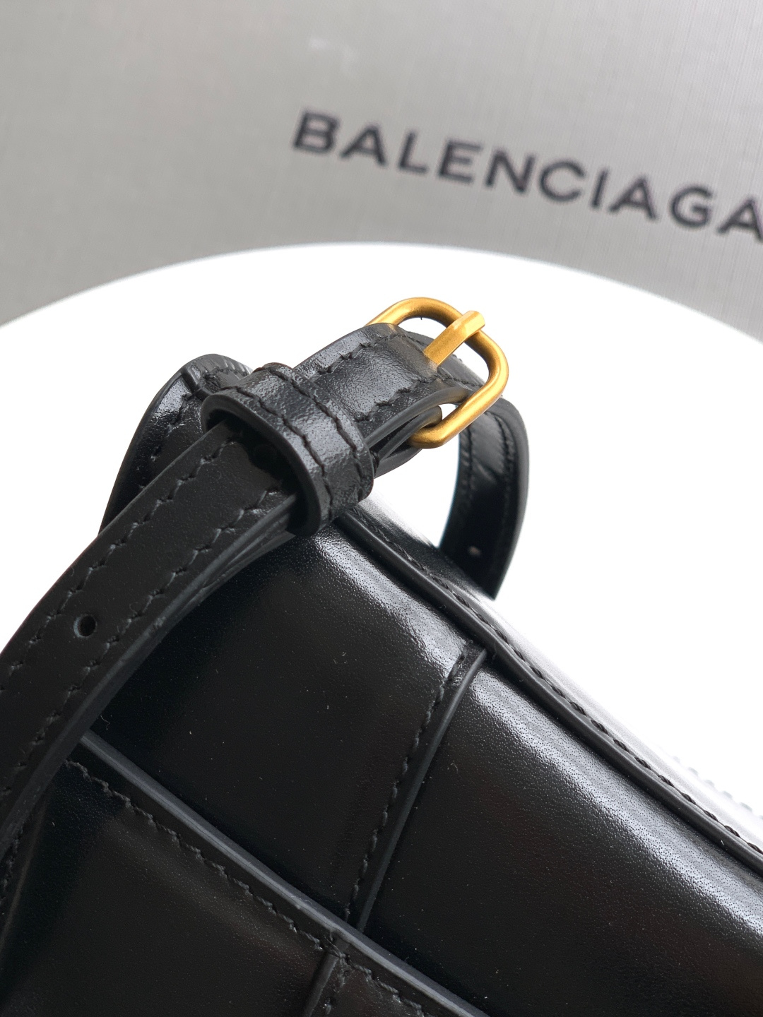 Givenchy 巴黎x家平纹黑色新 沙漏包来啦 半月弯弧线 独特的外形 美美哒无法言语形容