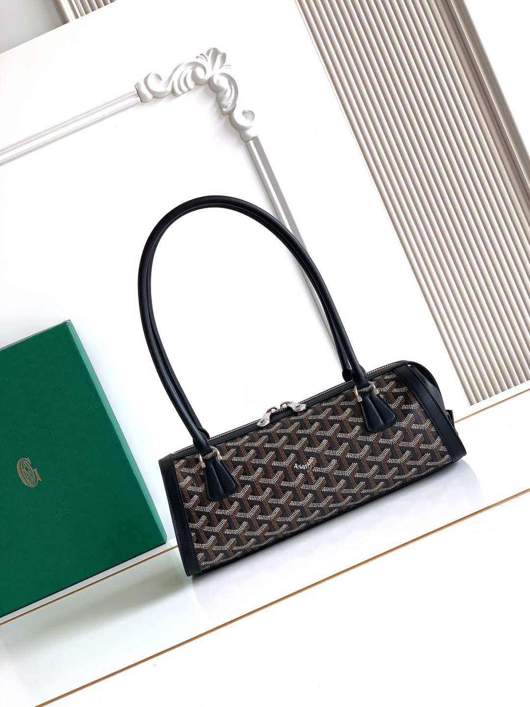 Goyard 跑量 BONBONNIERE 包袋兼具低调又张扬的特质