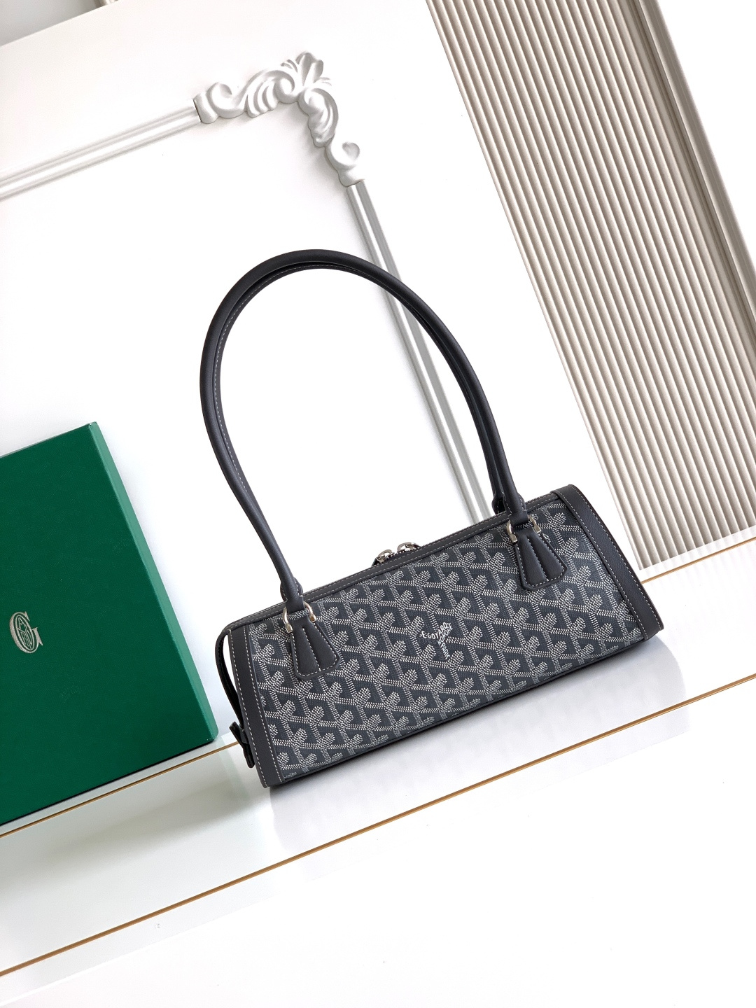 Goyard 跑量 BONBONNIERE 包袋兼具低调又张扬的特质