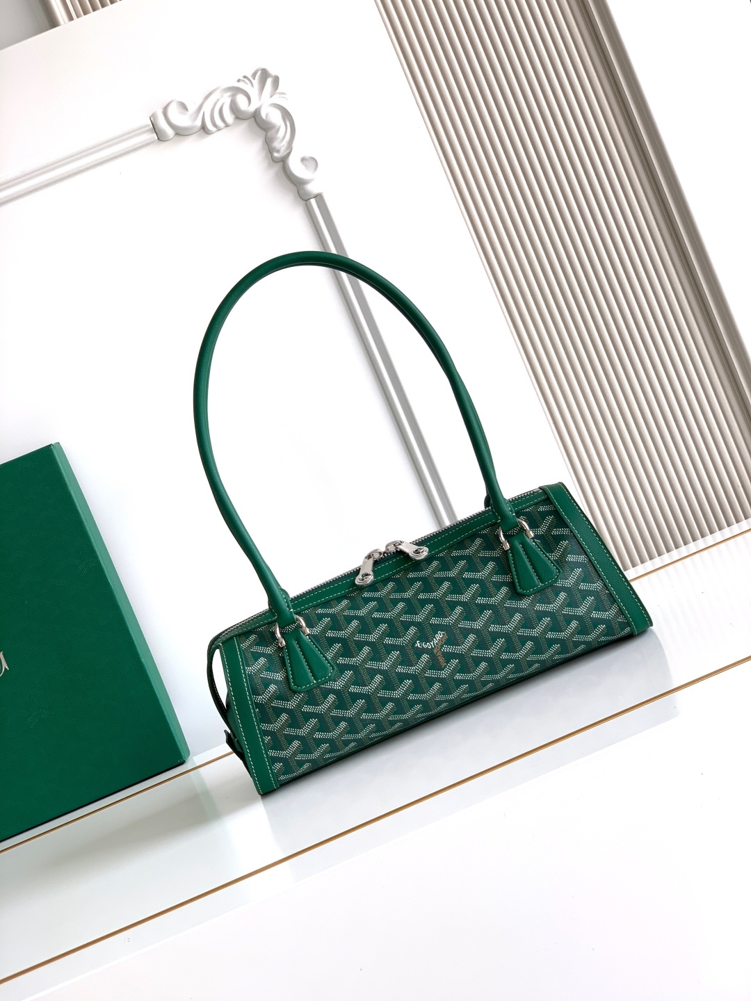 Goyard 跑量 BONBONNIERE 包袋兼具低调又张扬的特质