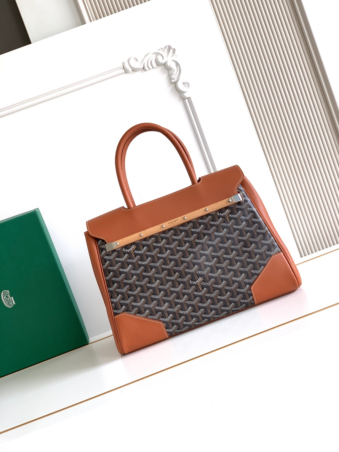 Goyard Goyard 西贡Tote 这款西贡母包一出场就有BK的气场 整体更加 优雅