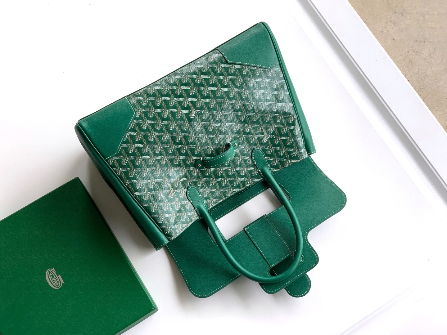 Goyard Goyard 西贡Tote 这款西贡母包一出场就有BK的气场 整体更加 优雅