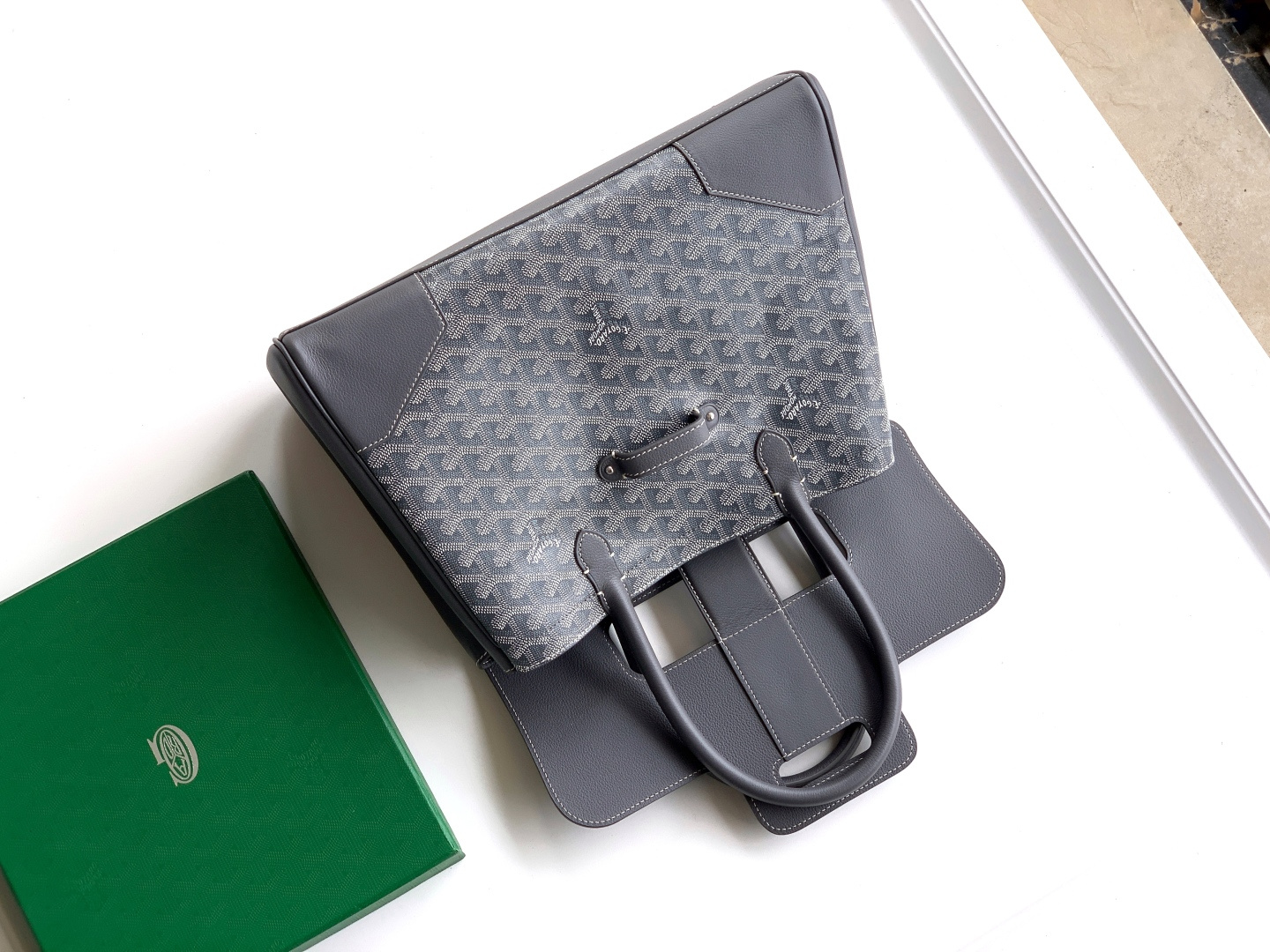 Goyard Goyard 西贡Tote 这款西贡母包一出场就有BK的气场 整体更加 优雅
