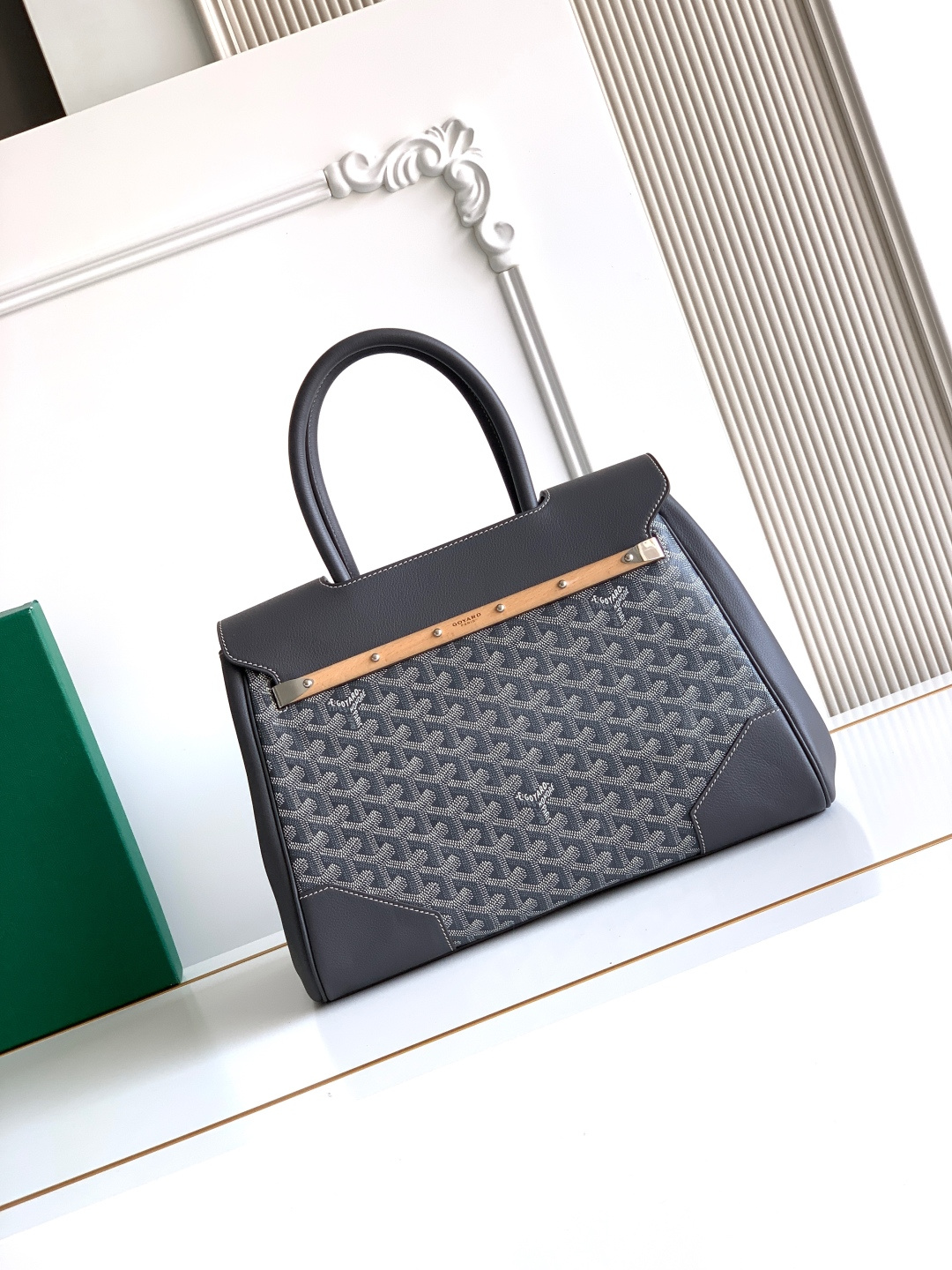 Goyard Goyard 西贡Tote 这款西贡母包一出场就有BK的气场 整体更加 优雅