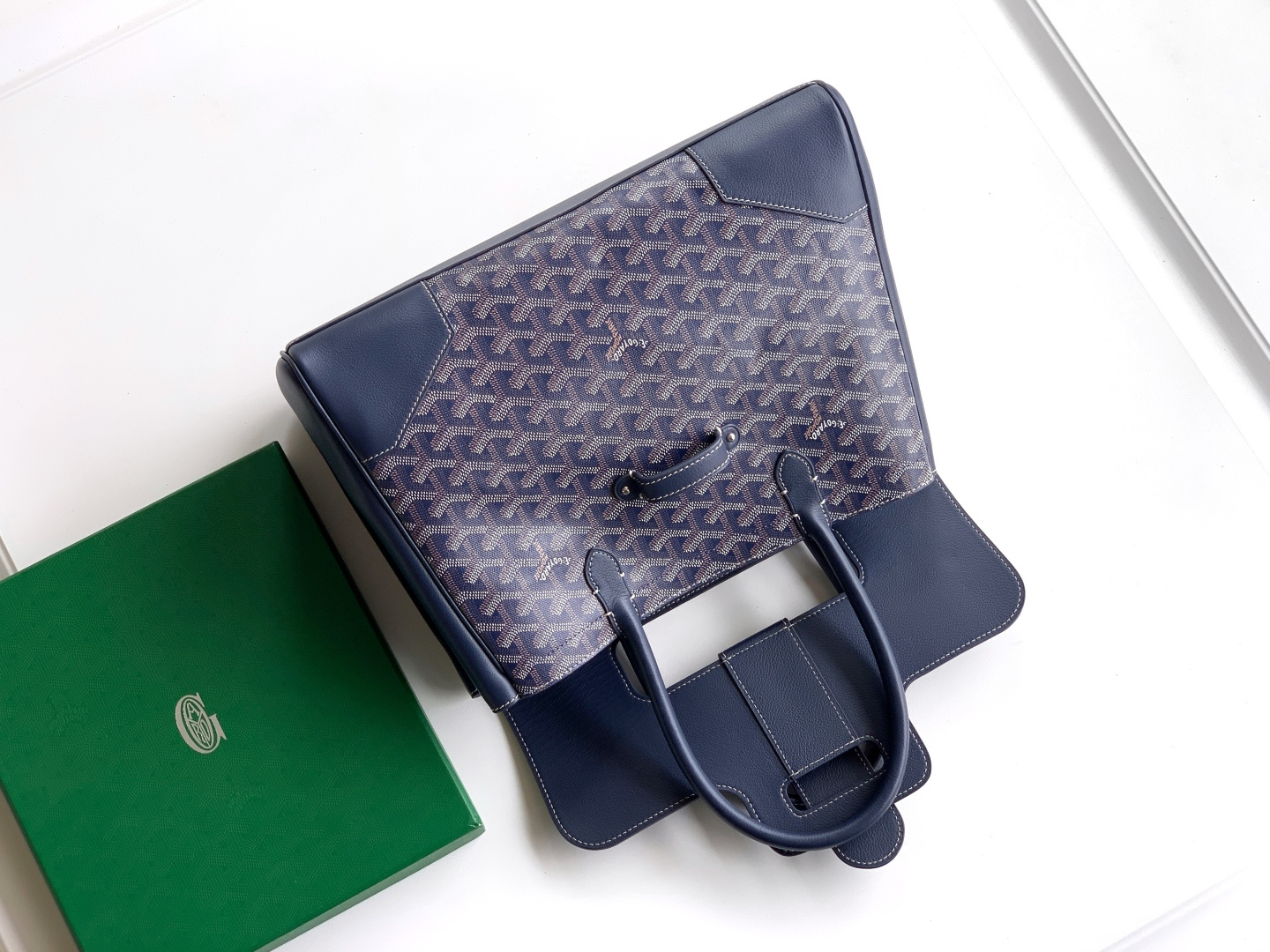 Goyard Goyard 西贡Tote 这款西贡母包一出场就有BK的气场 整体更加 优雅