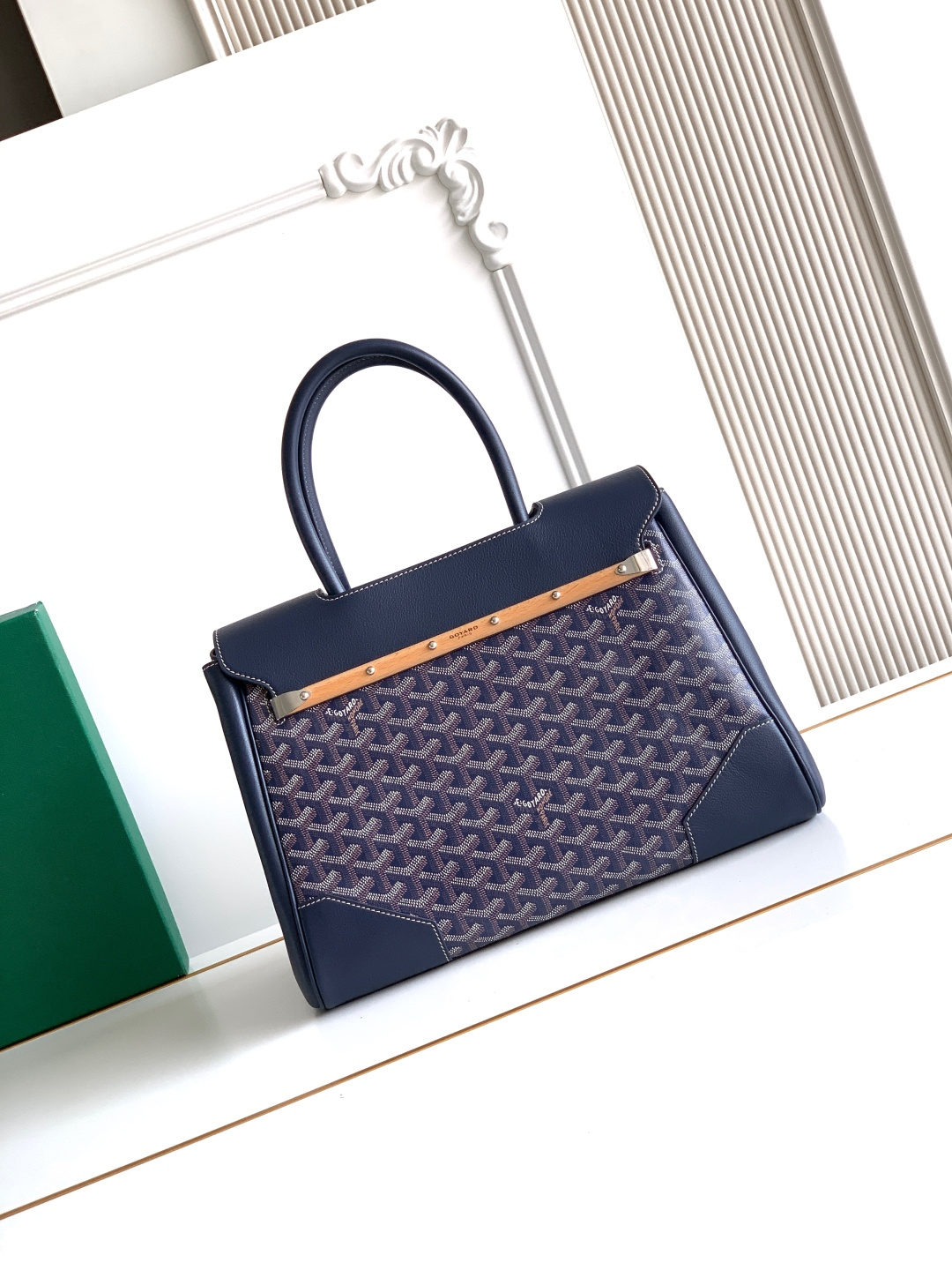 Goyard Goyard 西贡Tote 这款西贡母包一出场就有BK的气场 整体更加 优雅