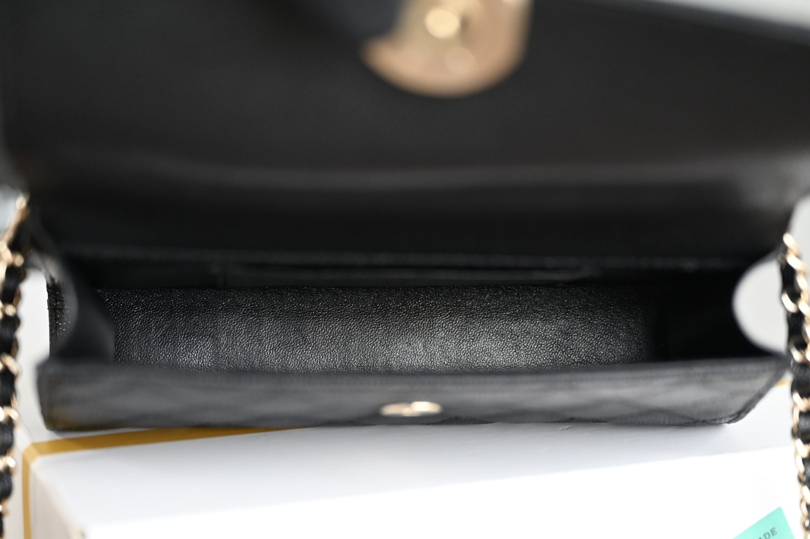 白金版▪️正品级 包装如图现货发售🌱皮穿链手柄𝐤𝐞𝐥𝐥𝐲手机包回归𝑪𝒉𝒂𝒏𝒆𝒍 𝟐𝟓𝐒｜黑色♥𝐳𝐩级这颗