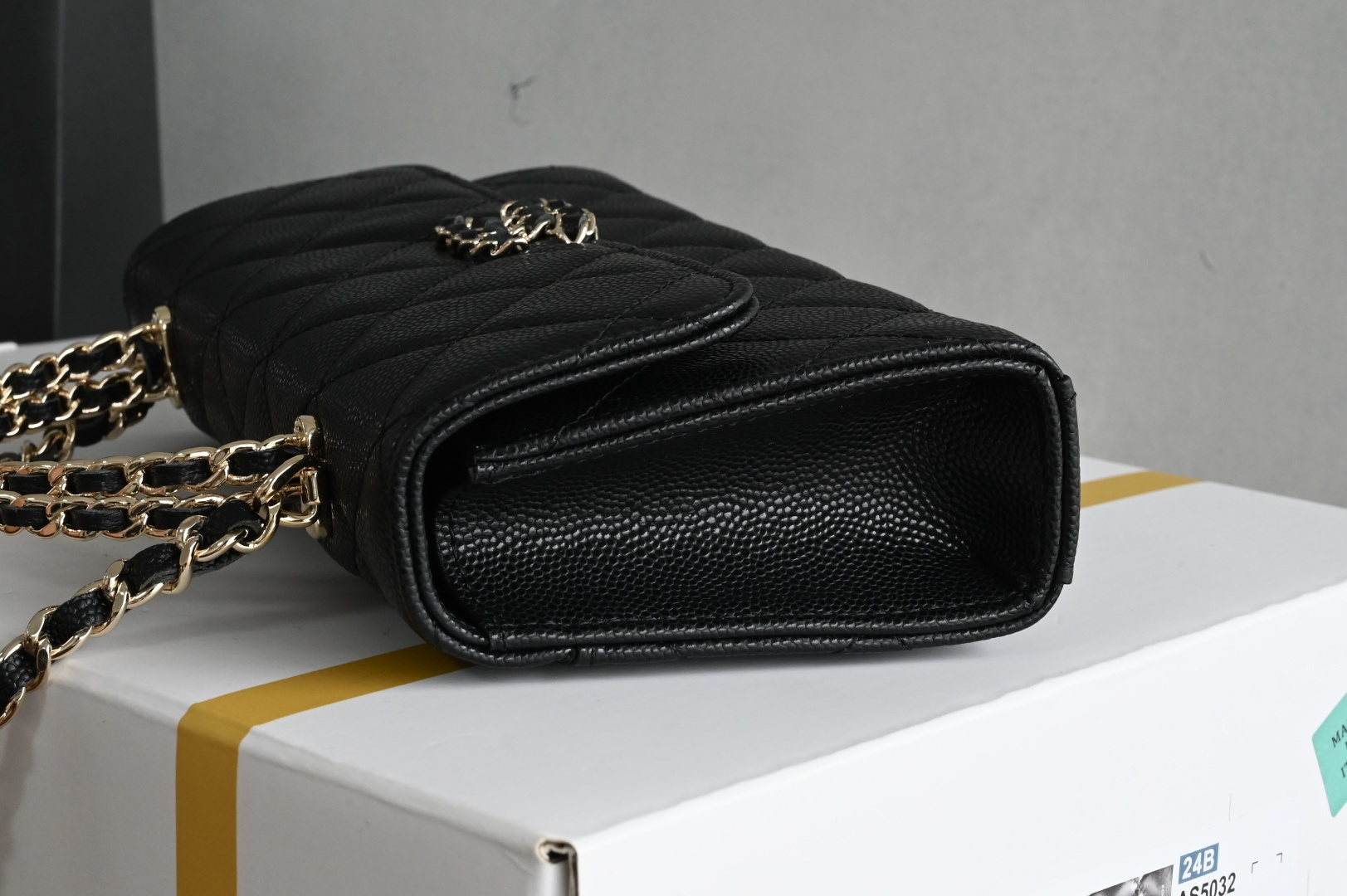 白金版▪️正品级 包装如图现货发售🌱皮穿链手柄𝐤𝐞𝐥𝐥𝐲手机包回归𝑪𝒉𝒂𝒏𝒆𝒍 𝟐𝟓𝐒｜黑色♥𝐳𝐩级这颗