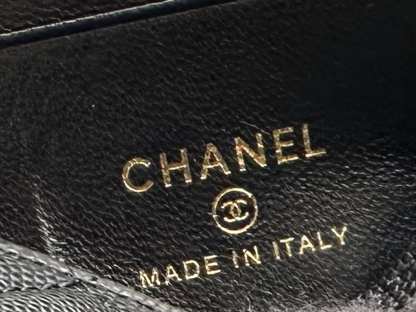 白金版▪️正品级 包装如图现货发售🌱皮穿链手柄𝐤𝐞𝐥𝐥𝐲手机包回归𝑪𝒉𝒂𝒏𝒆𝒍 𝟐𝟓𝐒｜黑色♥𝐳𝐩级这颗