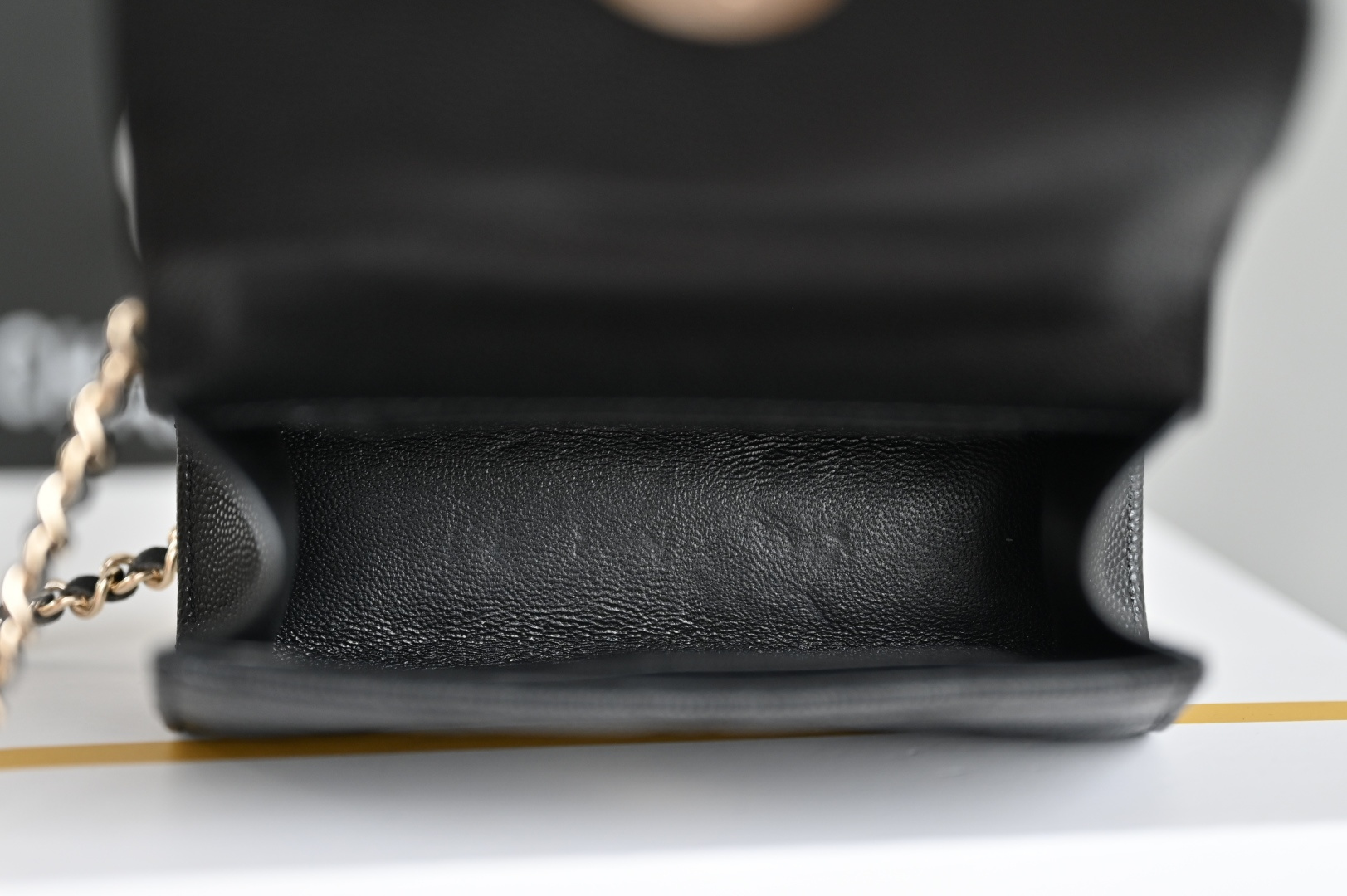 白金版▪️正品级 包装如图现货发售🌱皮穿链手柄𝐤𝐞𝐥𝐥𝐲手机包回归𝑪𝒉𝒂𝒏𝒆𝒍 𝟐𝟓𝐬｜黑色♥𝐳𝐩级 中