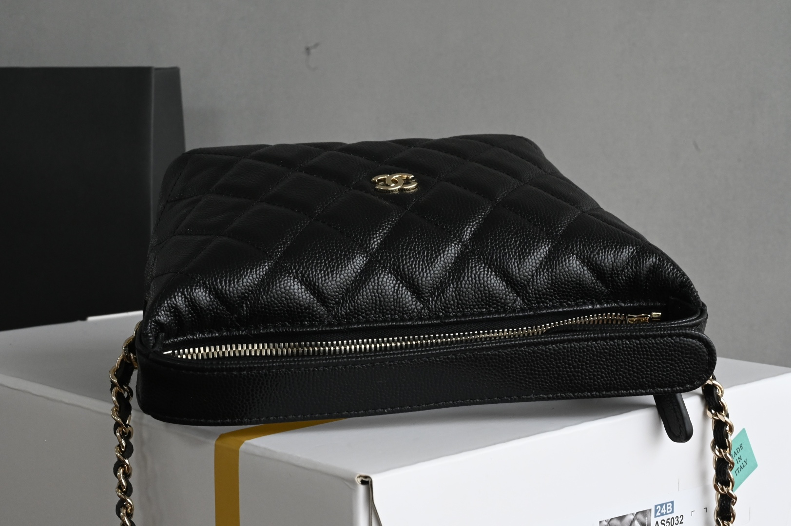 白金版▪️正品级 包装如图全新到货🆕𝗖𝗵𝗮𝗻𝗲𝟭 𝟮𝟱𝗖早春手提𝗁𝗈𝖻𝗈饭盒包 黑色专柜售价𝟤𝟨𝟧𝟢𝟢𝗋