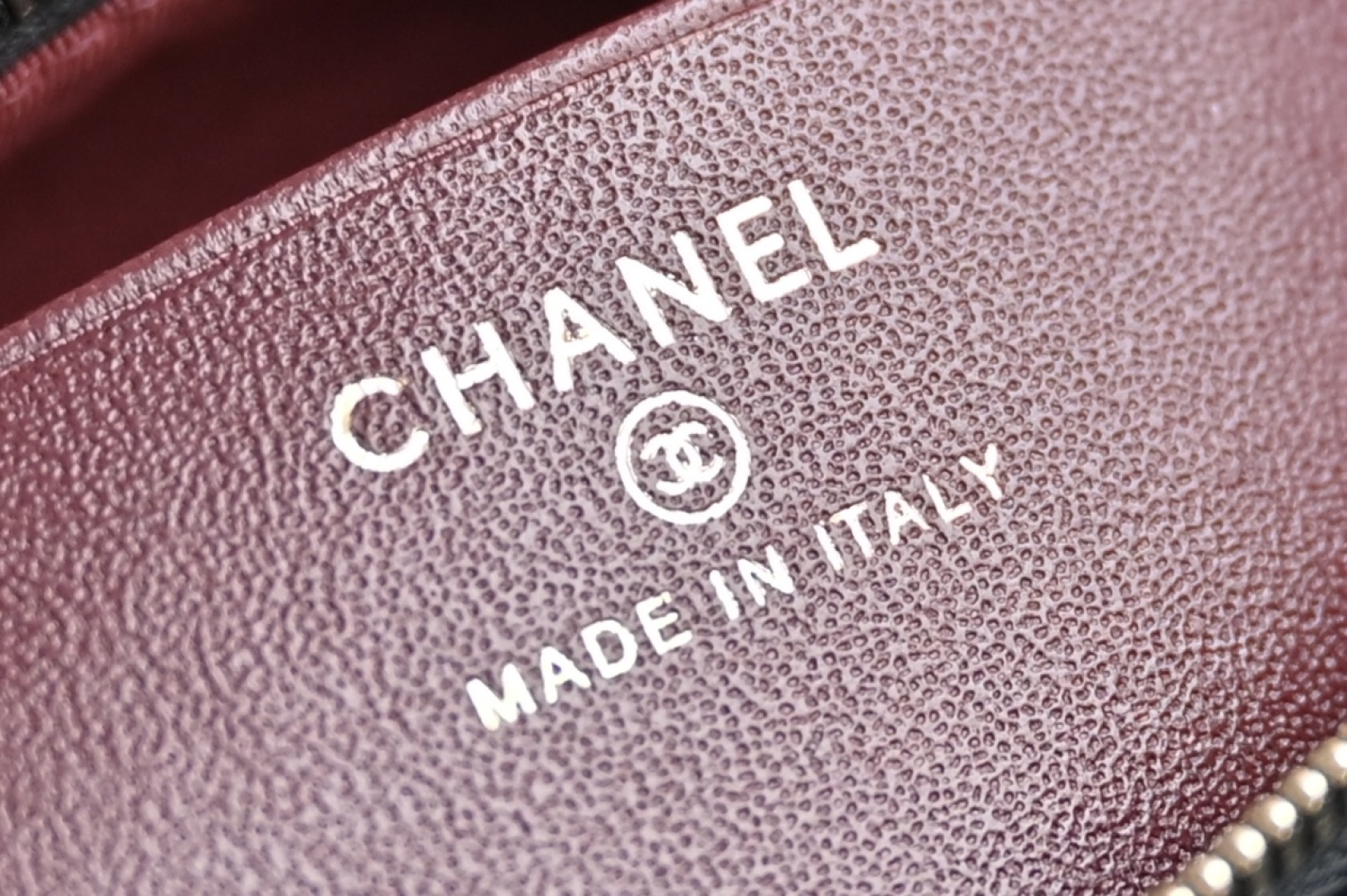 白金版▪️正品级 包装如图全新到货🆕𝗖𝗵𝗮𝗻𝗲𝟭 𝟮𝟱𝗖早春手提𝗁𝗈𝖻𝗈饭盒包 黑色专柜售价𝟤𝟨𝟧𝟢𝟢𝗋