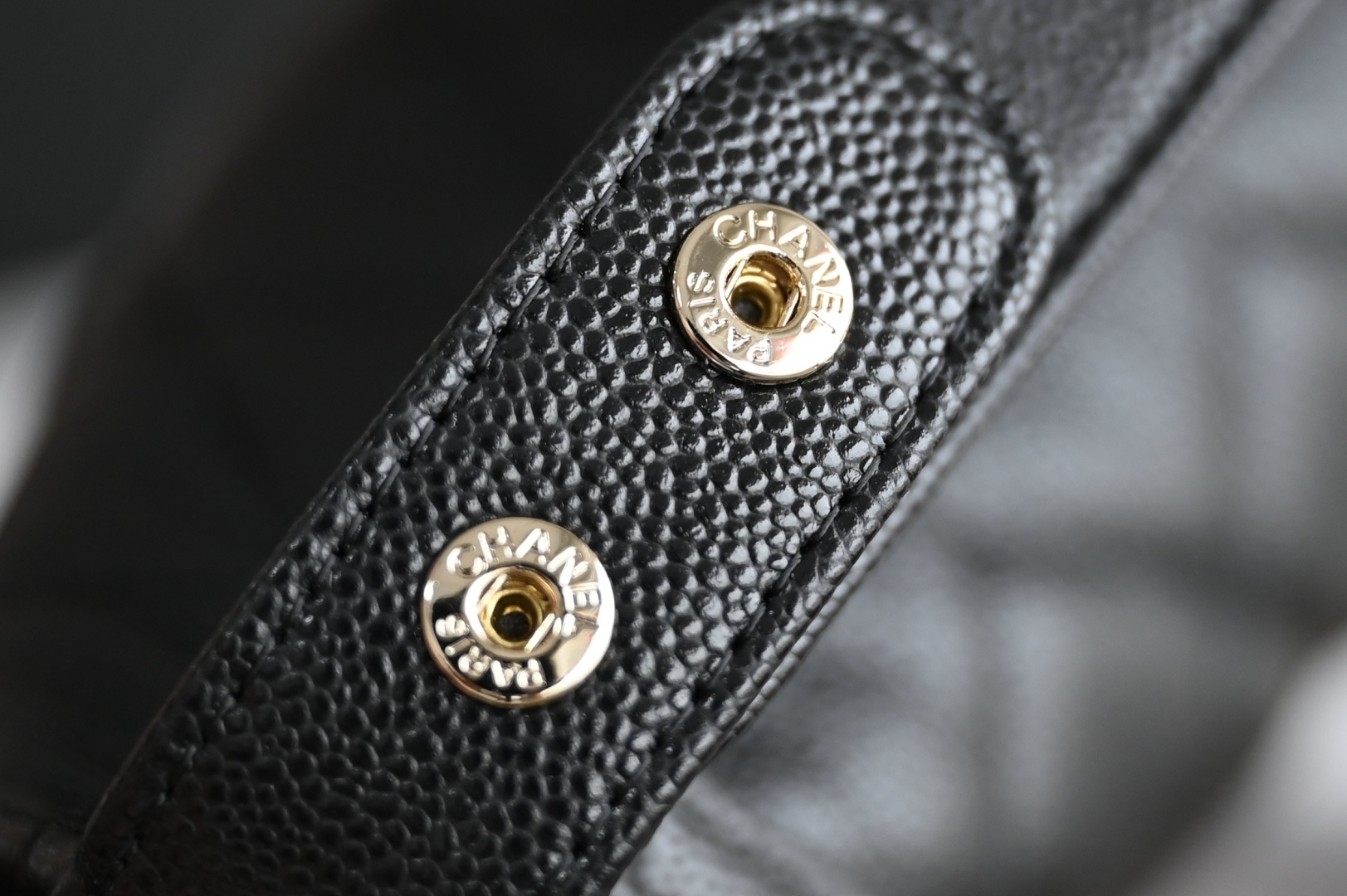 白金版▪️正品级 包装如图全新到货🆕𝗖𝗵𝗮𝗻𝗲𝟭 𝟮𝟱𝗖早春手提𝗁𝗈𝖻𝗈饭盒包 黑色专柜售价𝟤𝟨𝟧𝟢𝟢𝗋