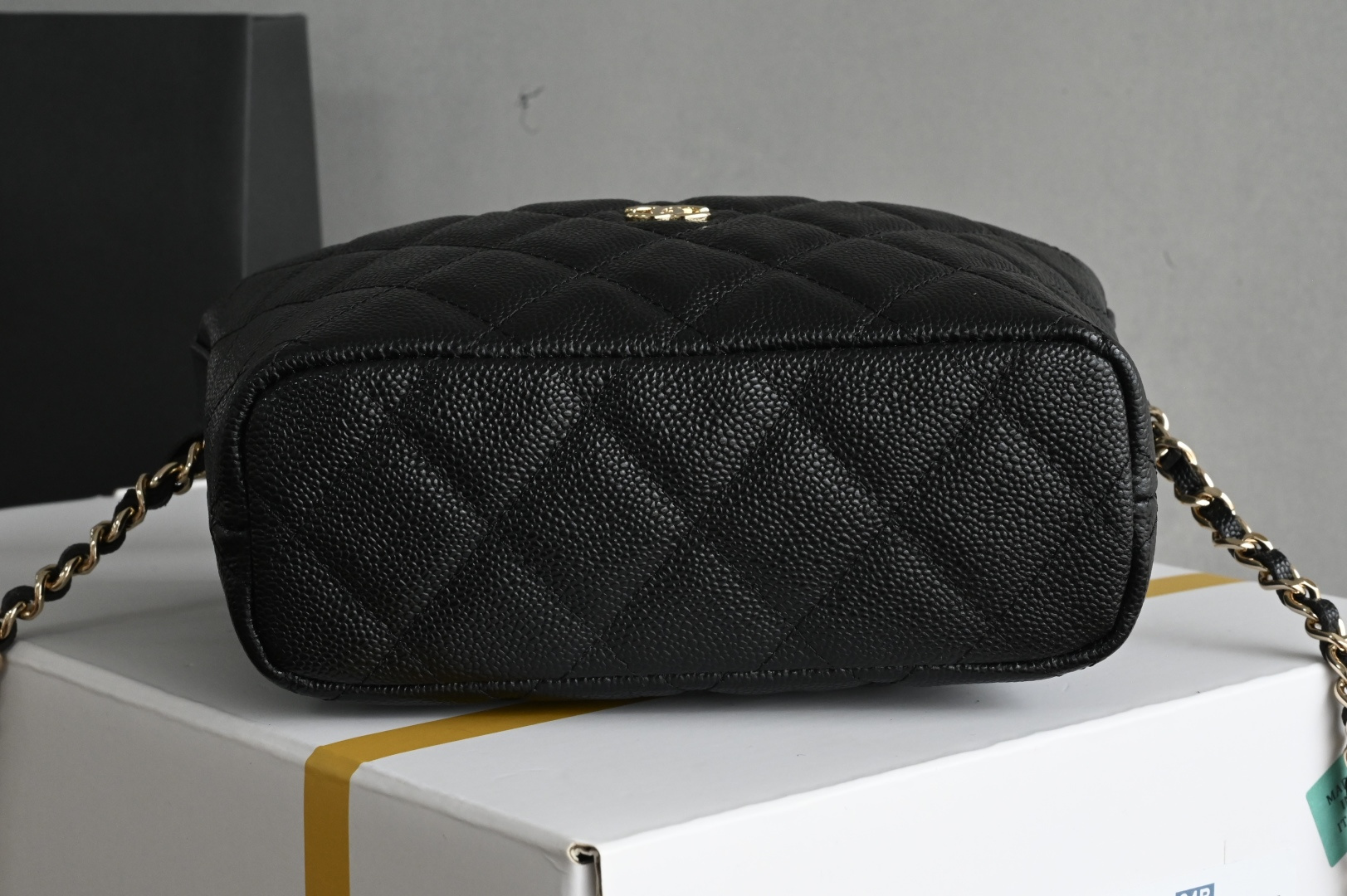 白金版▪️正品级 包装如图全新到货🆕𝗖𝗵𝗮𝗻𝗲𝟭 𝟮𝟱𝗖早春手提𝗁𝗈𝖻𝗈饭盒包 黑色专柜售价𝟤𝟨𝟧𝟢𝟢𝗋