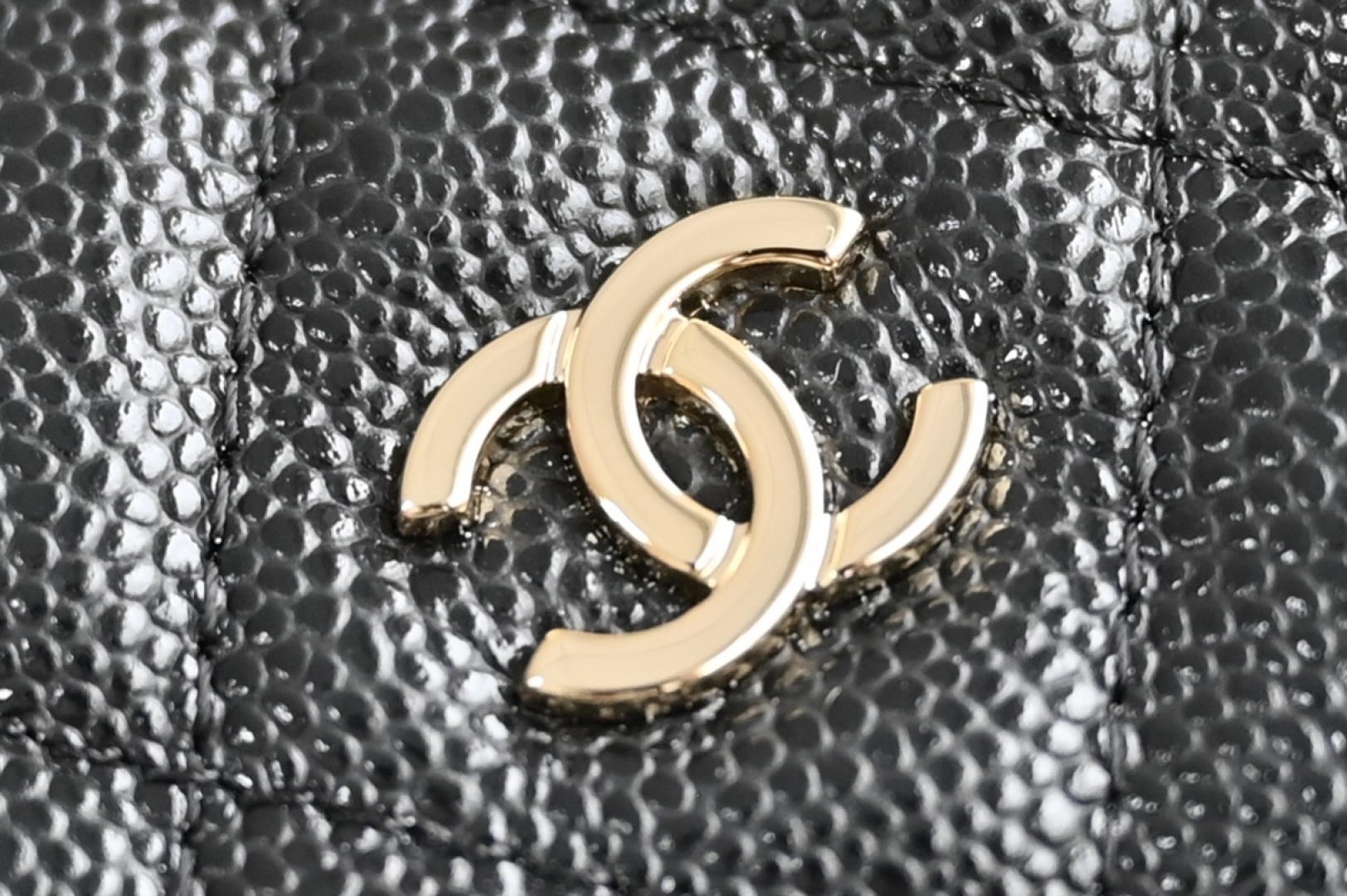 白金版▪️正品级 包装如图全新到货🆕𝗖𝗵𝗮𝗻𝗲𝟭 𝟮𝟱𝗖早春手提𝗁𝗈𝖻𝗈饭盒包 黑色专柜售价𝟤𝟨𝟧𝟢𝟢𝗋