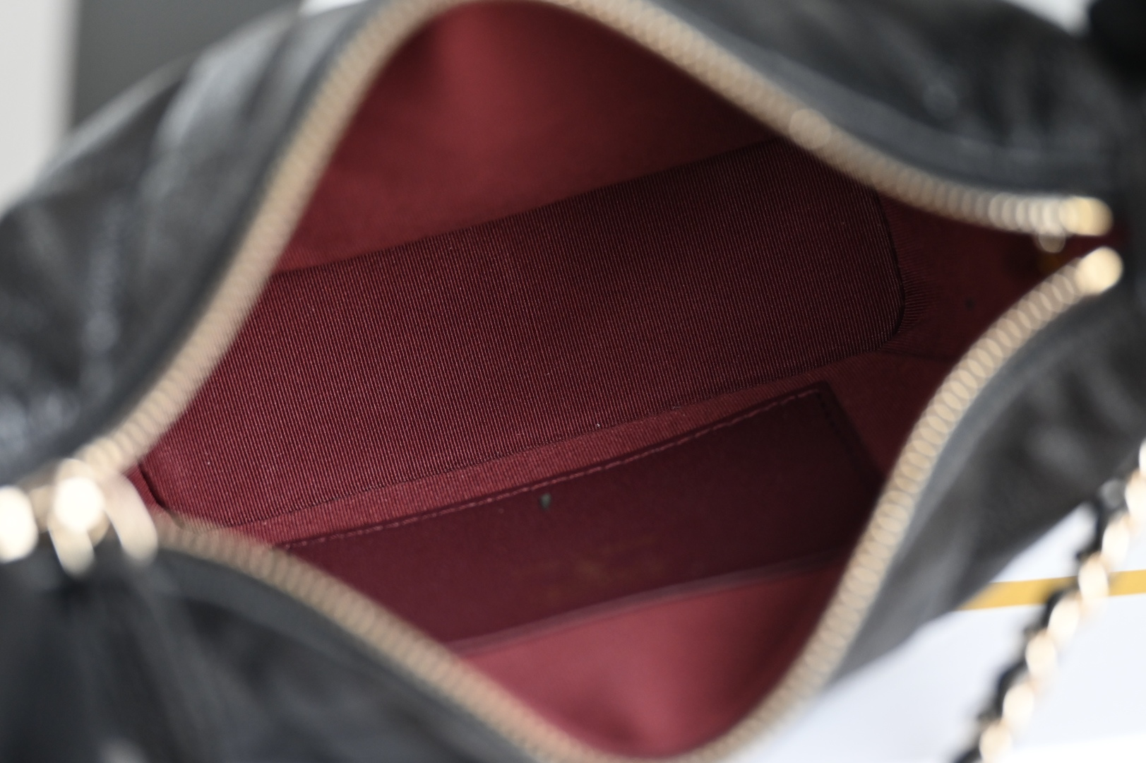 白金版▪️正品级 包装如图全新到货🆕𝗖𝗵𝗮𝗻𝗲𝟭 𝟮𝟱𝗖早春手提𝗁𝗈𝖻𝗈饭盒包 黑色专柜售价𝟤𝟨𝟧𝟢𝟢𝗋