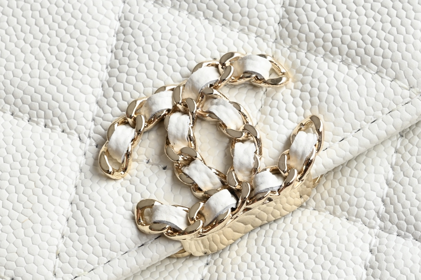 白金版▪️正品级 包装如图现货发售🌱皮穿链手柄𝐤𝐞𝐥𝐥𝐲手机包回归𝑪𝒉𝒂𝒏𝒆𝒍 𝟐𝟓𝐒｜白色♥𝐳𝐩级这颗