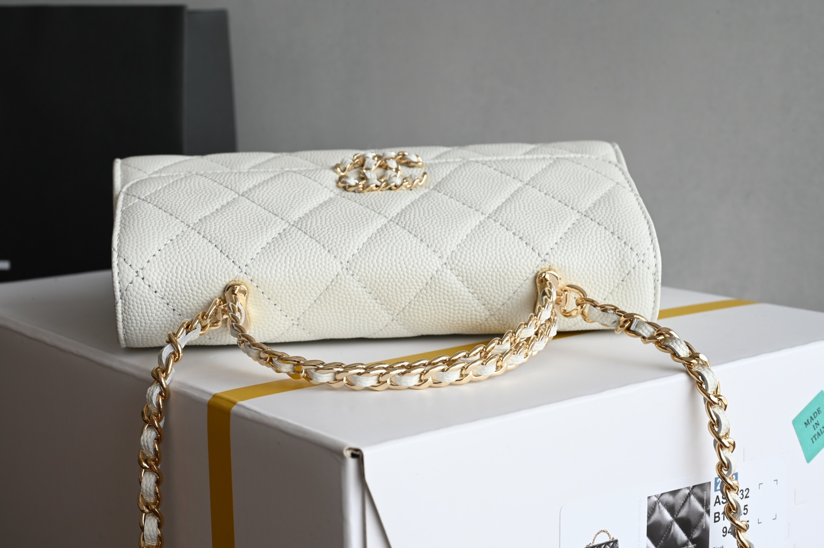 白金版▪️正品级 包装如图现货发售🌱皮穿链手柄𝐤𝐞𝐥𝐥𝐲手机包回归𝑪𝒉𝒂𝒏𝒆𝒍 𝟐𝟓𝐒｜白色♥𝐳𝐩级这颗