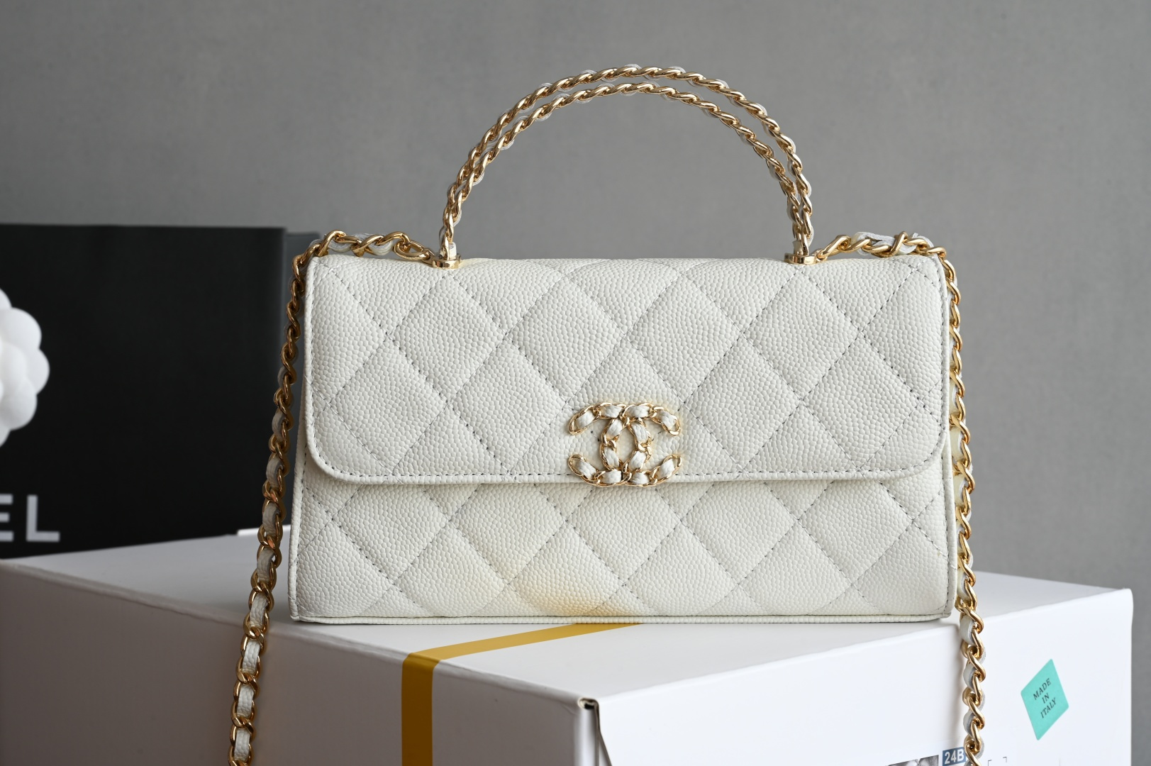 白金版▪️正品级 包装如图现货发售🌱皮穿链手柄𝐤𝐞𝐥𝐥𝐲手机包回归𝑪𝒉𝒂𝒏𝒆𝒍 𝟐𝟓𝐒｜白色♥𝐳𝐩级这颗