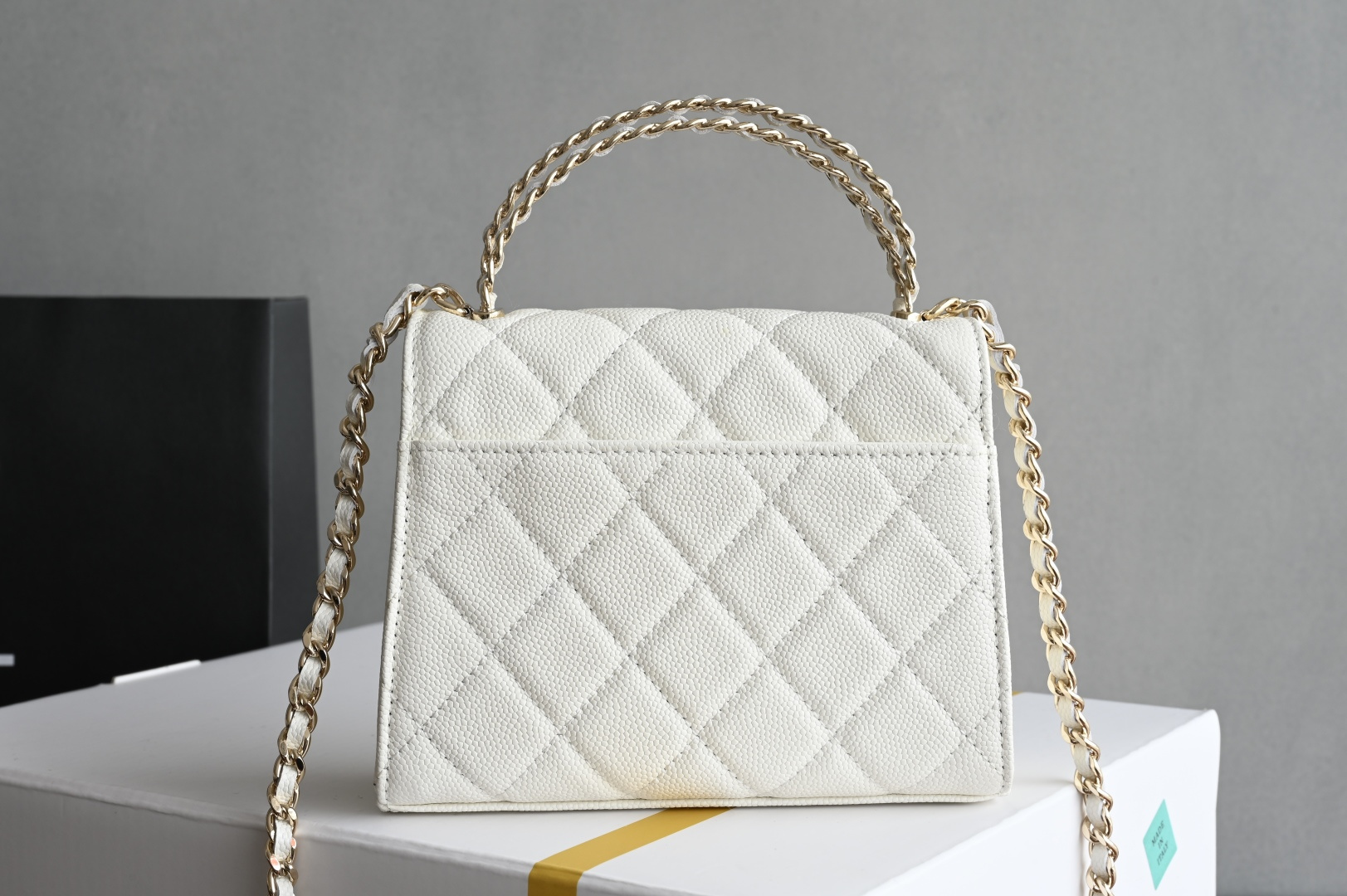 白金版▪️正品级 包装如图现货发售🌱皮穿链手柄𝐤𝐞𝐥𝐥𝐲手机包回归𝑪𝒉𝒂𝒏𝒆𝒍 𝟐𝟓𝐬｜白色♥𝐳𝐩级 中