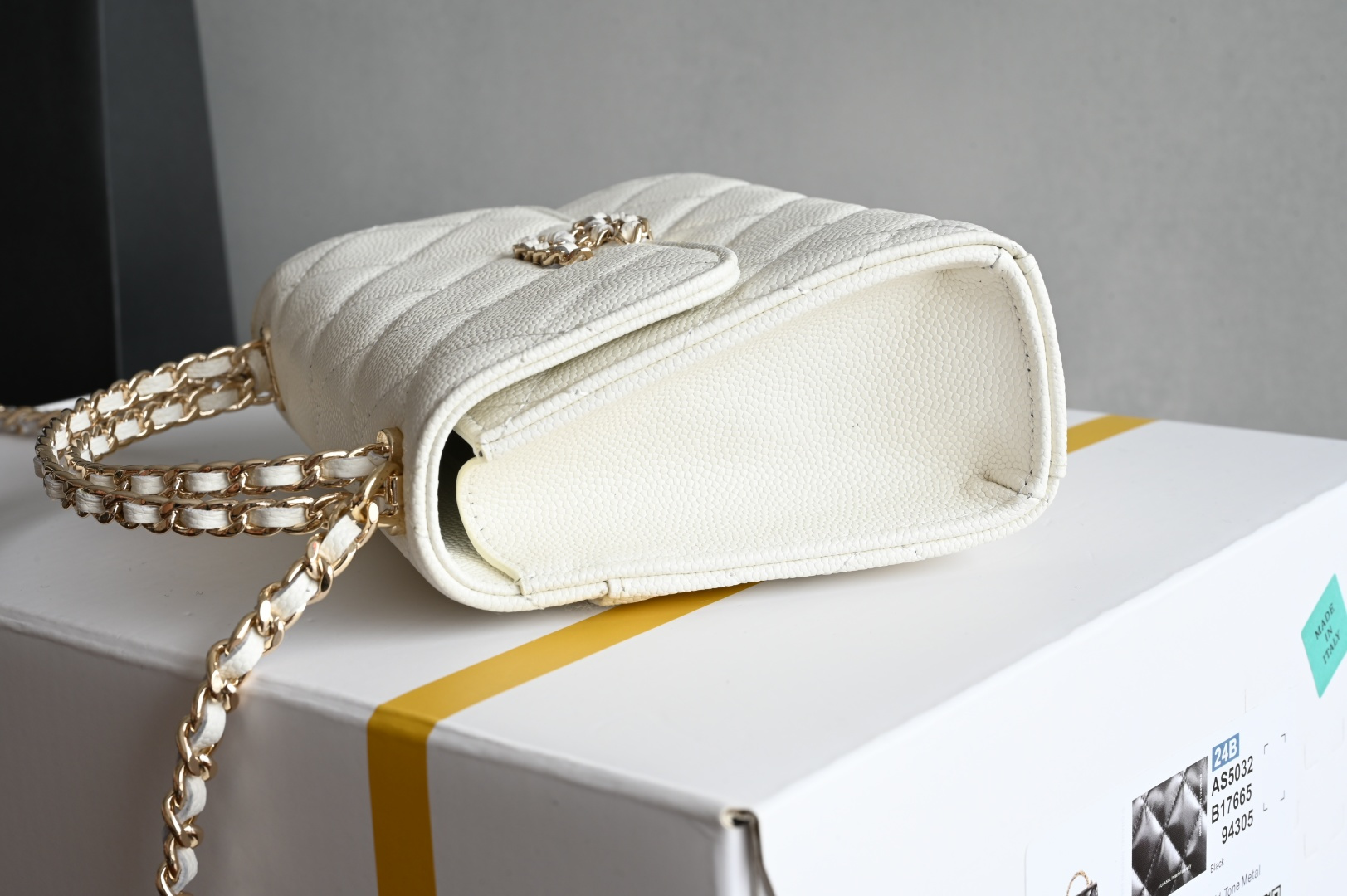 白金版▪️正品级 包装如图现货发售🌱皮穿链手柄𝐤𝐞𝐥𝐥𝐲手机包回归𝑪𝒉𝒂𝒏𝒆𝒍 𝟐𝟓𝐬｜白色♥𝐳𝐩级 中