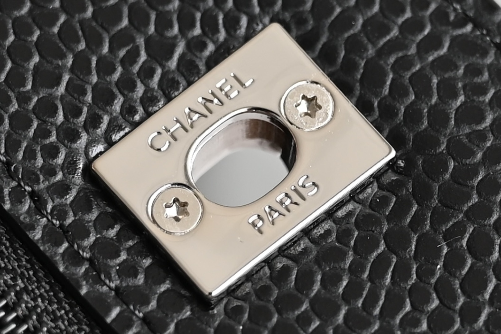 🌼白金版▪️正品级 包装如图全新到货𝟐𝟓𝐜全新𝐰𝐨𝐜链条包独家𝖧𝖺𝖺𝗌鱼子酱牛皮黑银专柜售价𝟤𝟪𝟧𝟢𝟢𝗋