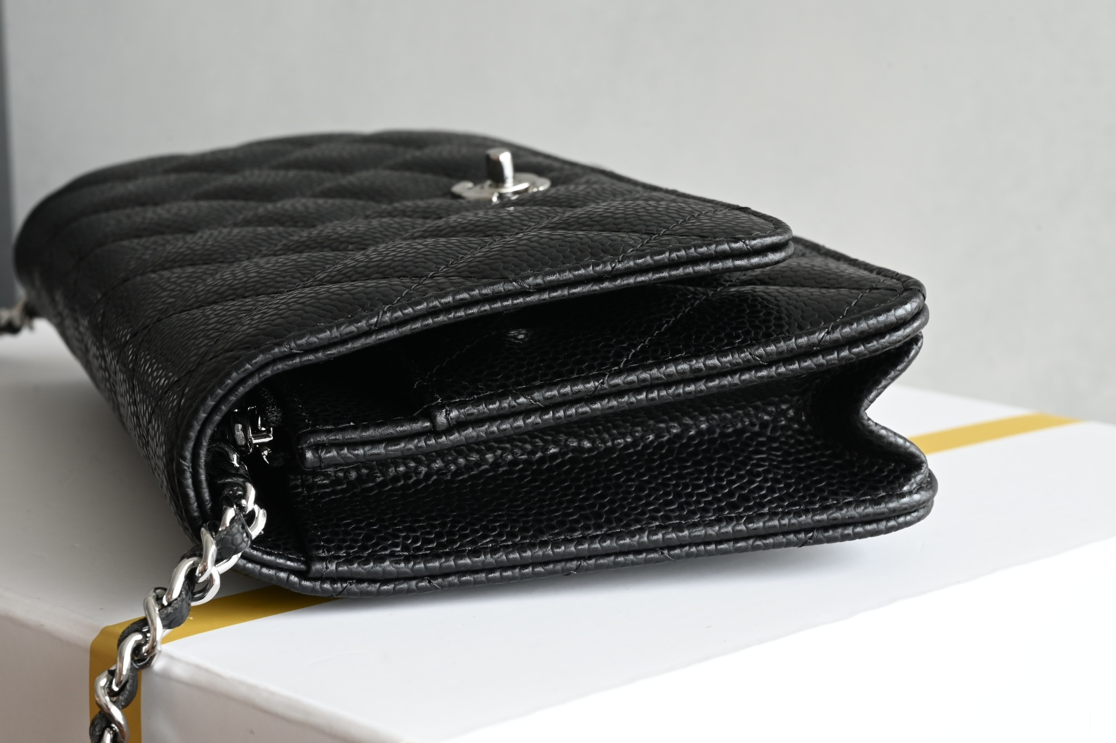 🌼白金版▪️正品级 包装如图全新到货𝟐𝟓𝐜全新𝐰𝐨𝐜链条包独家𝖧𝖺𝖺𝗌鱼子酱牛皮黑银专柜售价𝟤𝟪𝟧𝟢𝟢𝗋