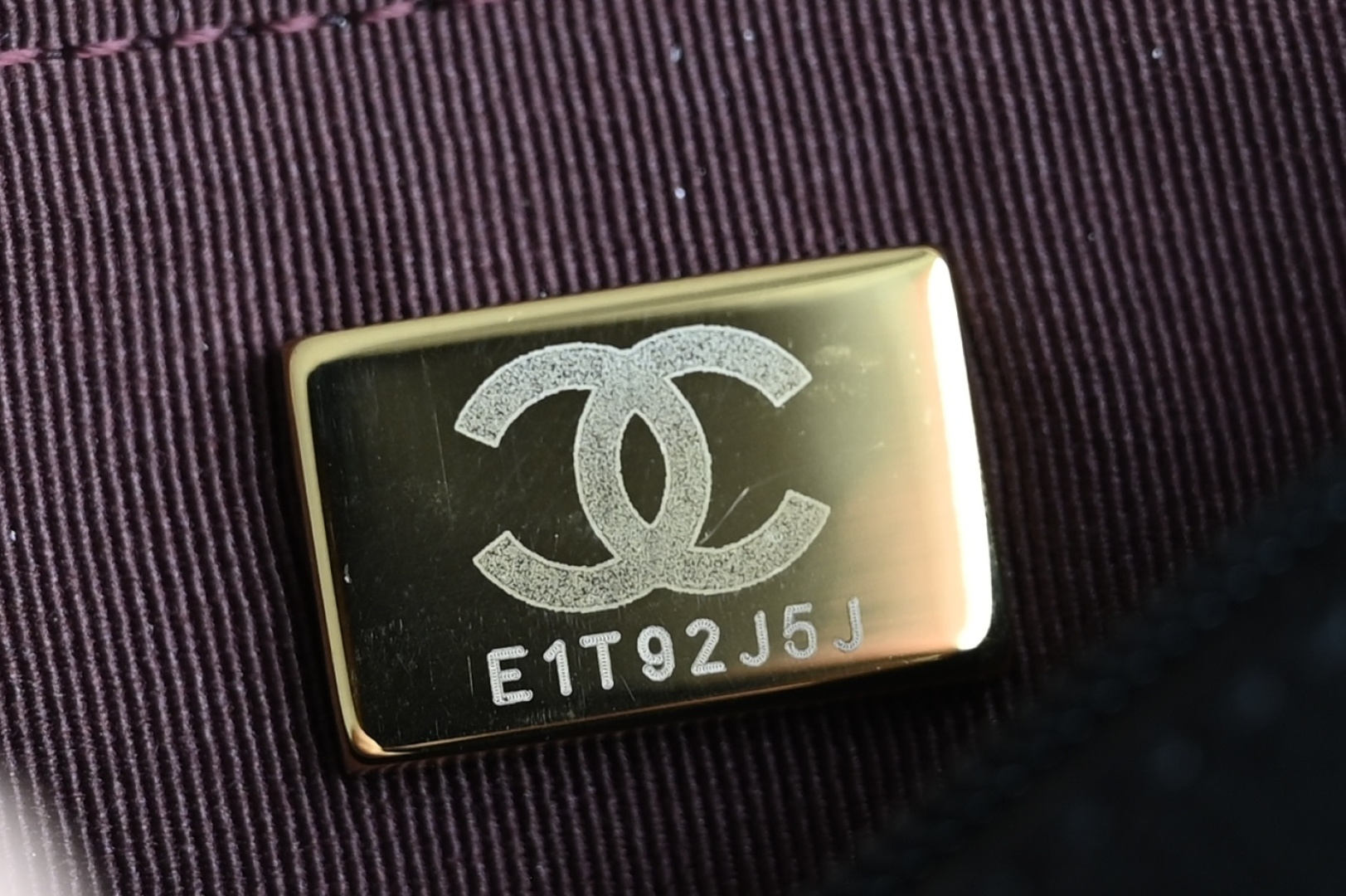 🌼白金版▪️正品级 包装如图全新到货𝟐𝟓𝐜全新𝐰𝐨𝐜链条包独家𝖧𝖺𝖺𝗌鱼子酱牛皮黑金专柜售价𝟤𝟪𝟧𝟢𝟢𝗋