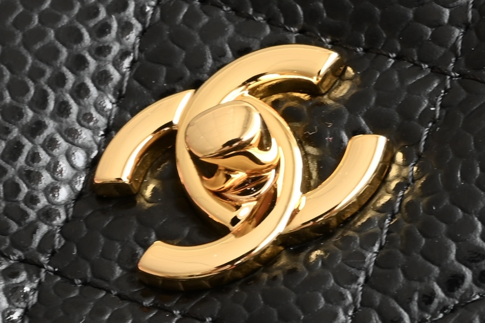 🌼白金版▪️正品级 包装如图全新到货𝟐𝟓𝐜全新𝐰𝐨𝐜链条包独家𝖧𝖺𝖺𝗌鱼子酱牛皮黑金专柜售价𝟤𝟪𝟧𝟢𝟢𝗋