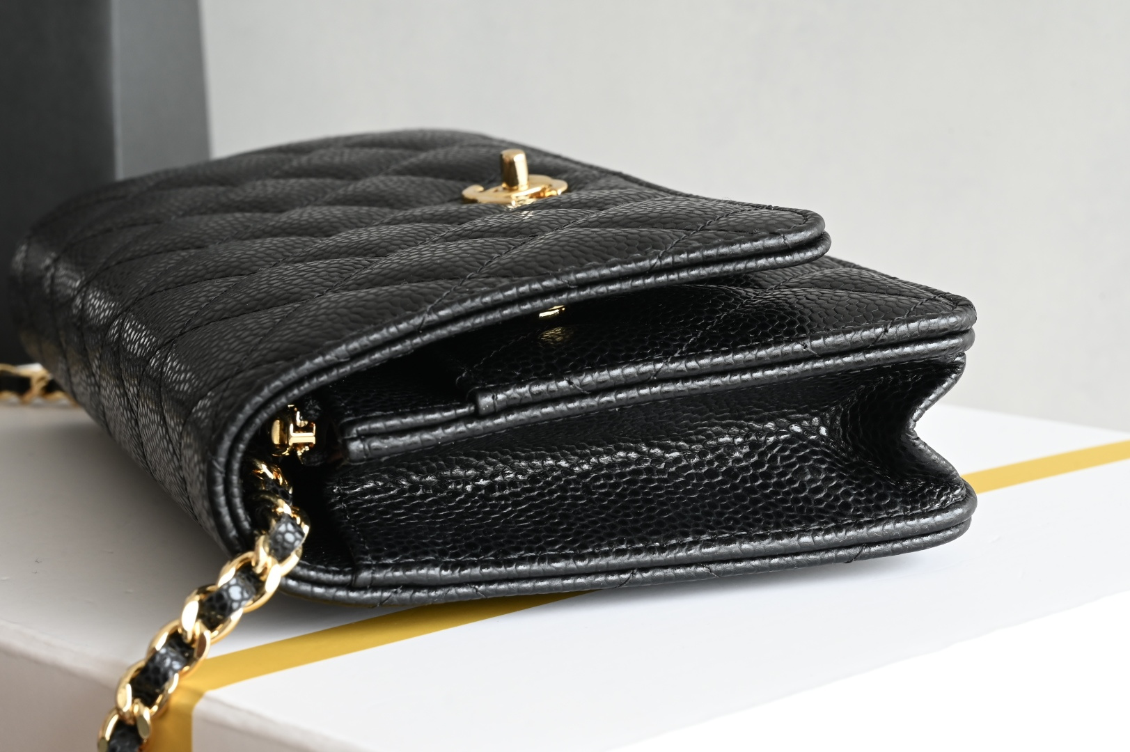 🌼白金版▪️正品级 包装如图全新到货𝟐𝟓𝐜全新𝐰𝐨𝐜链条包独家𝖧𝖺𝖺𝗌鱼子酱牛皮黑金专柜售价𝟤𝟪𝟧𝟢𝟢𝗋