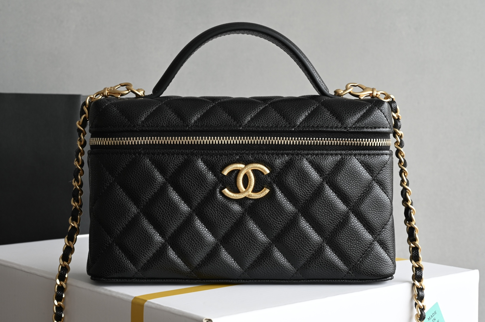 白金版▪️正品级 包装如图全新到货🆕𝗖𝗵𝗮𝗻𝗲𝟭 𝟮𝟱𝐏𝖫𝖯盒子拉丝大LOGO手拿包 黑色♥ 专柜售价𝟤