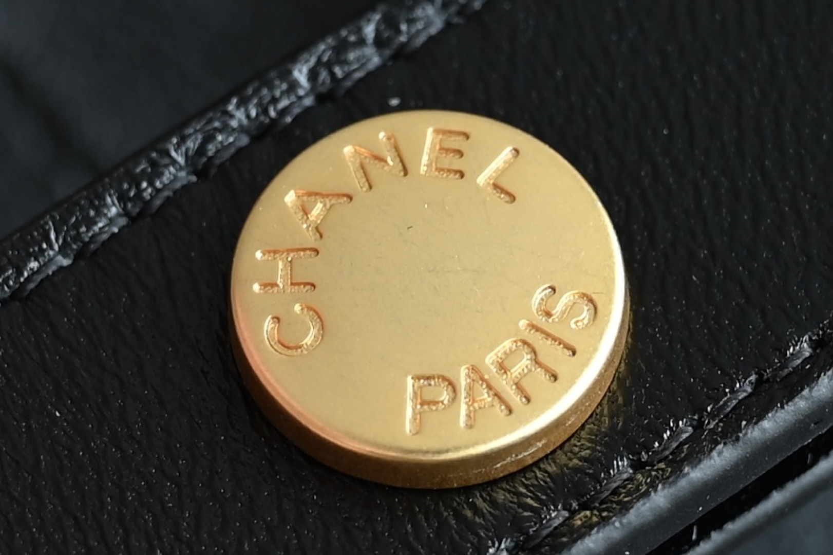 白金版▪️正品级 包装如图全新到货🆕𝐂𝐡𝐚𝐧𝐞𝟏 𝟐𝟓𝐏 金币嬉皮包专柜售价𝟧𝟧𝟪𝟢𝟢𝗋𝗆𝖻购入开发〰️