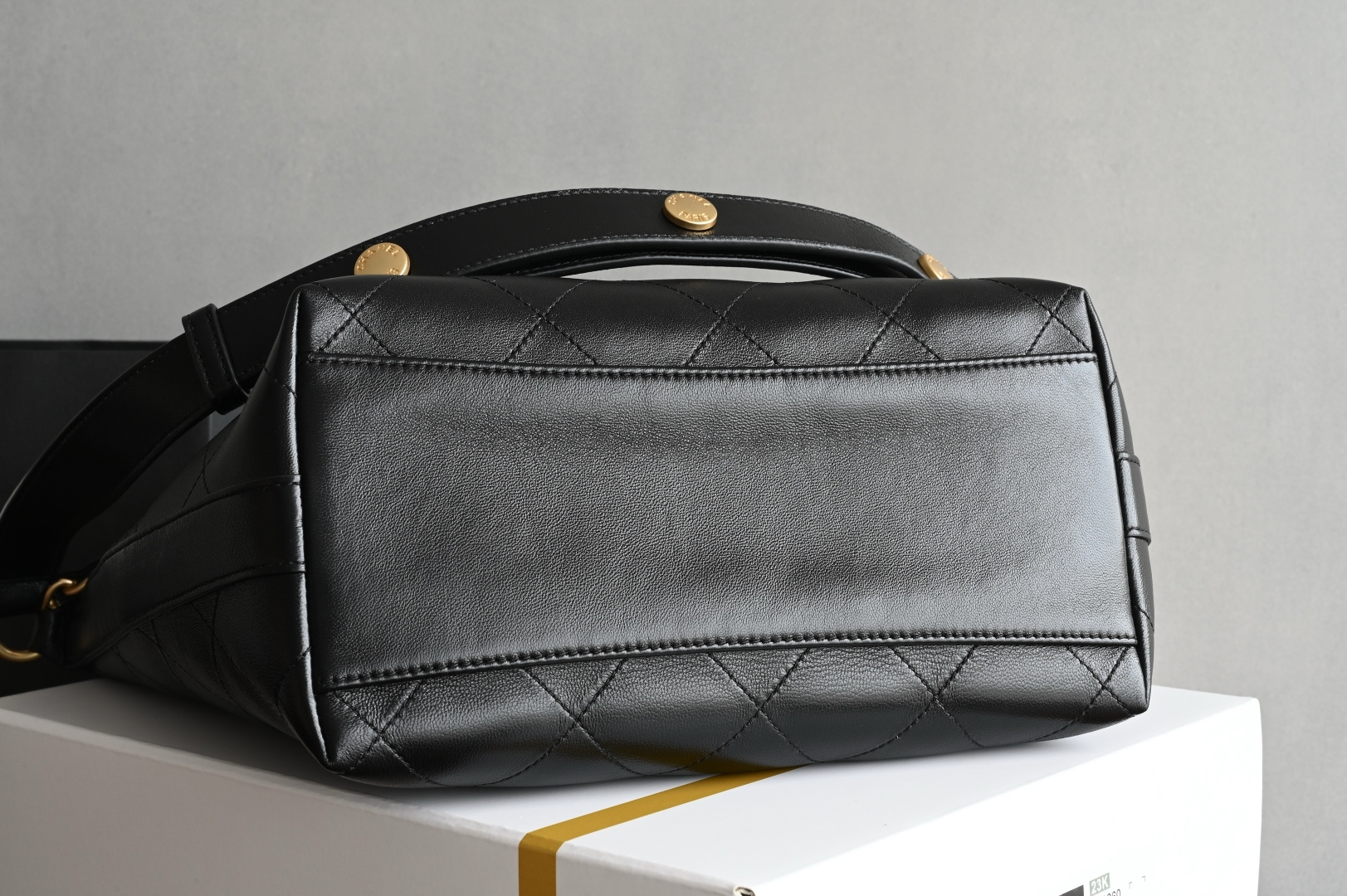 白金版▪️正品级 包装如图全新到货🆕𝐂𝐡𝐚𝐧𝐞𝟏 𝟐𝟓𝐏 金币嬉皮包专柜售价𝟧𝟧𝟪𝟢𝟢𝗋𝗆𝖻购入开发〰️