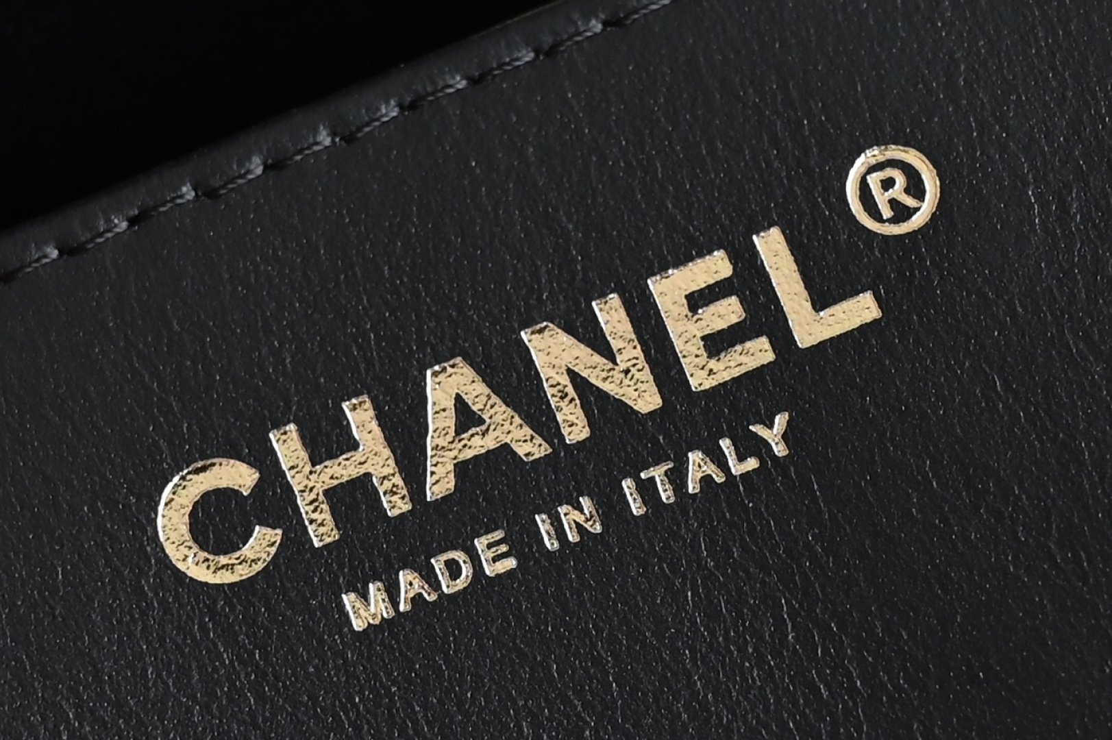 白金版▪️正品级 包装如图全新到货🆕𝐂𝐡𝐚𝐧𝐞𝟏 𝟐𝟓𝐏 金币嬉皮包专柜售价𝟧𝟧𝟪𝟢𝟢𝗋𝗆𝖻购入开发〰️