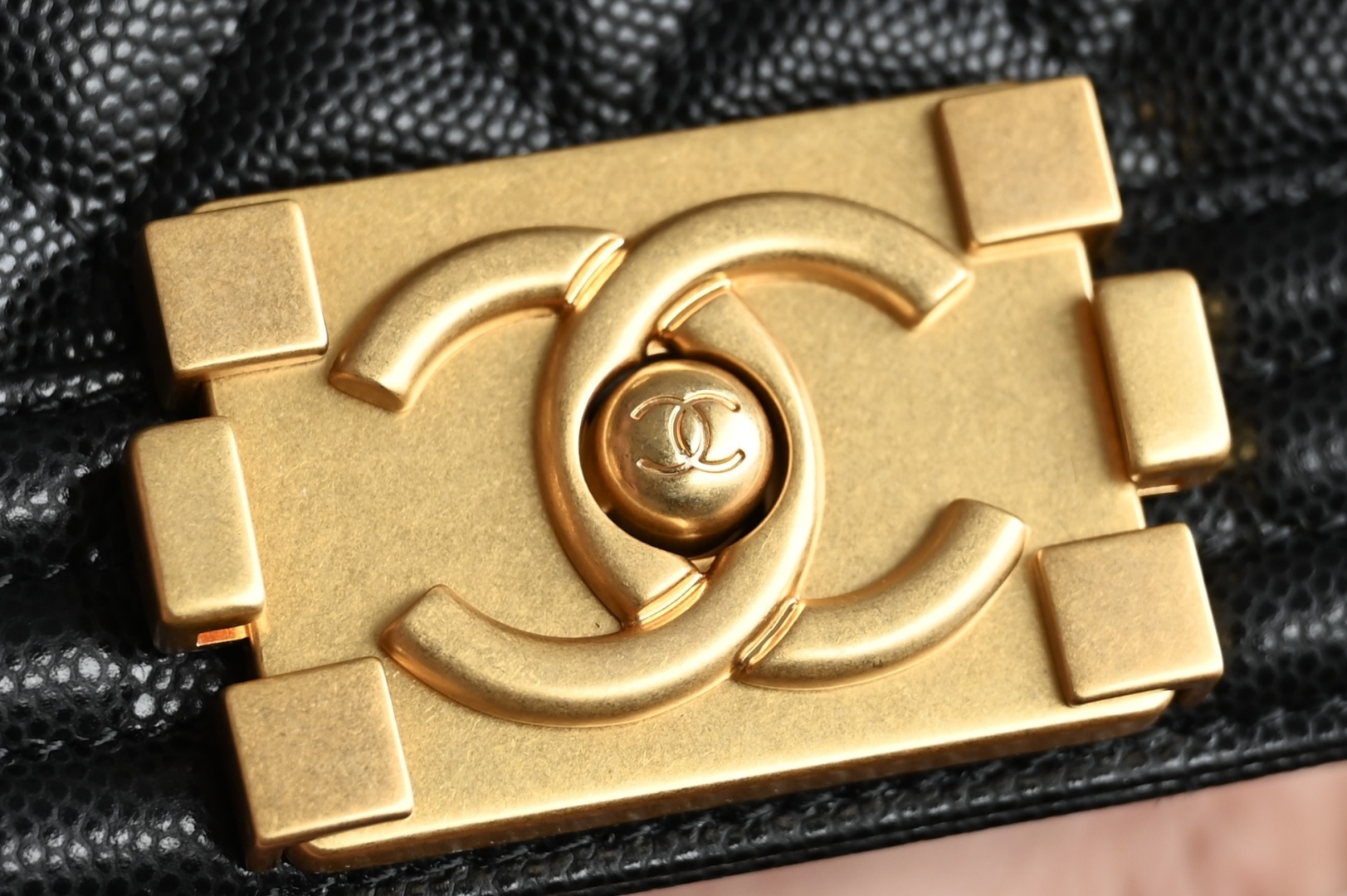 🌼白金版▪️正品级 包装如图全新𝙻𝚎𝚋𝚘𝚢 现货发售‼️菱格纹 小球纹 ❥中号 黑色 致敬经典款💌中性、