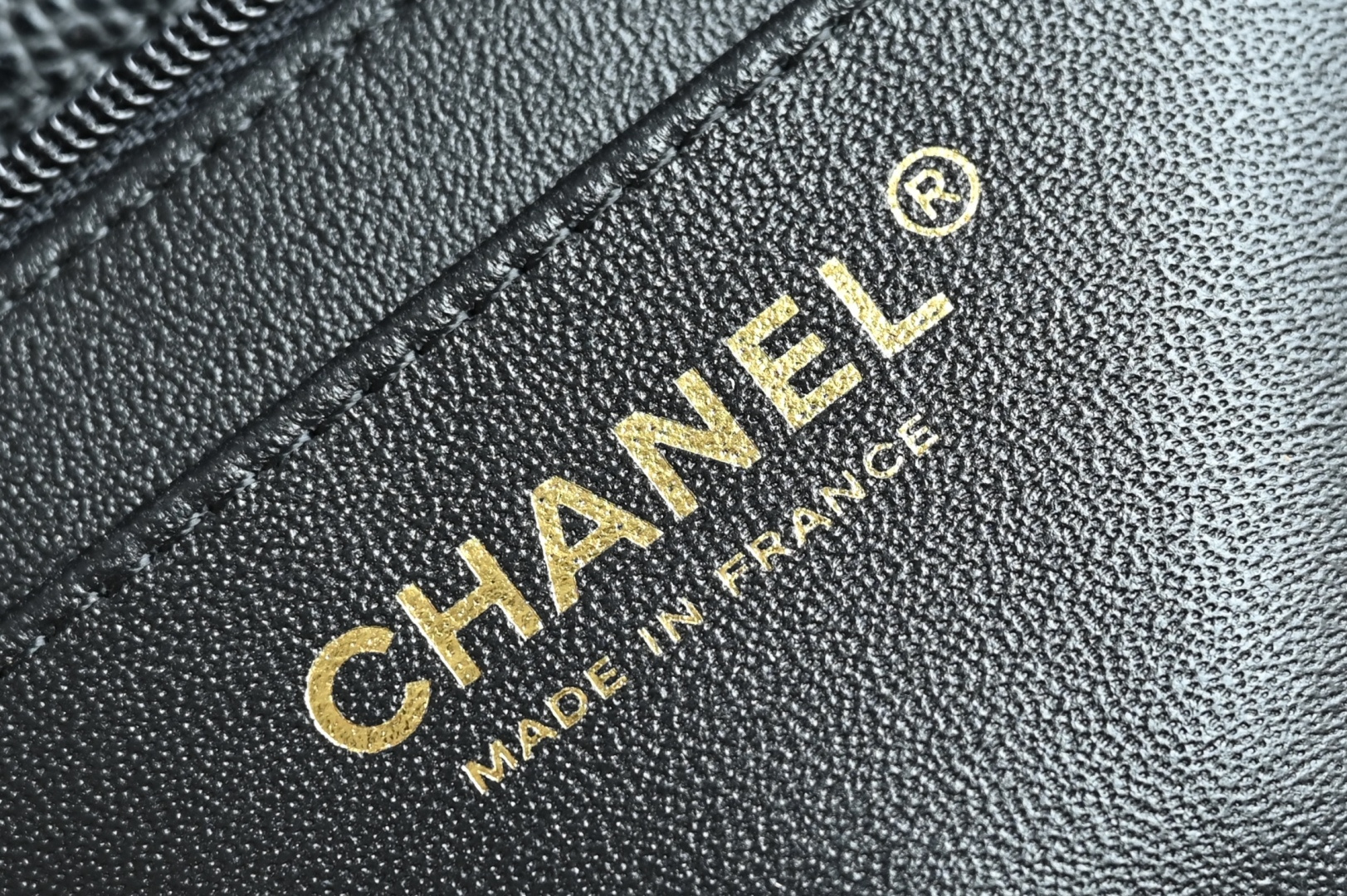 白金版▪️正品级 包装如图全新发售‼️𝟐𝟎𝟐𝟓最新版𝙲𝙵系列专柜售价𝟚𝟡𝟟𝟘𝟘𝕞𝕓购入开发➠𝙲𝚕𝚊𝚜𝚜𝚒