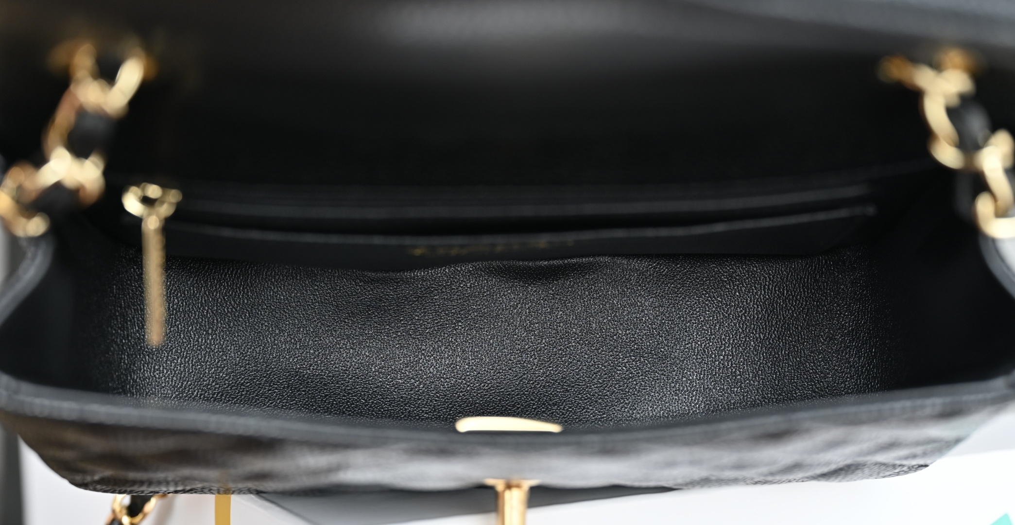 白金版▪️正品级 包装如图全新发售‼️𝟐𝟎𝟐𝟓最新版𝙲𝙵系列专柜售价𝟛𝟙𝟛𝟘𝟘𝕞𝕓购入开发➠𝙲𝚕𝚊𝚜𝚜𝚒