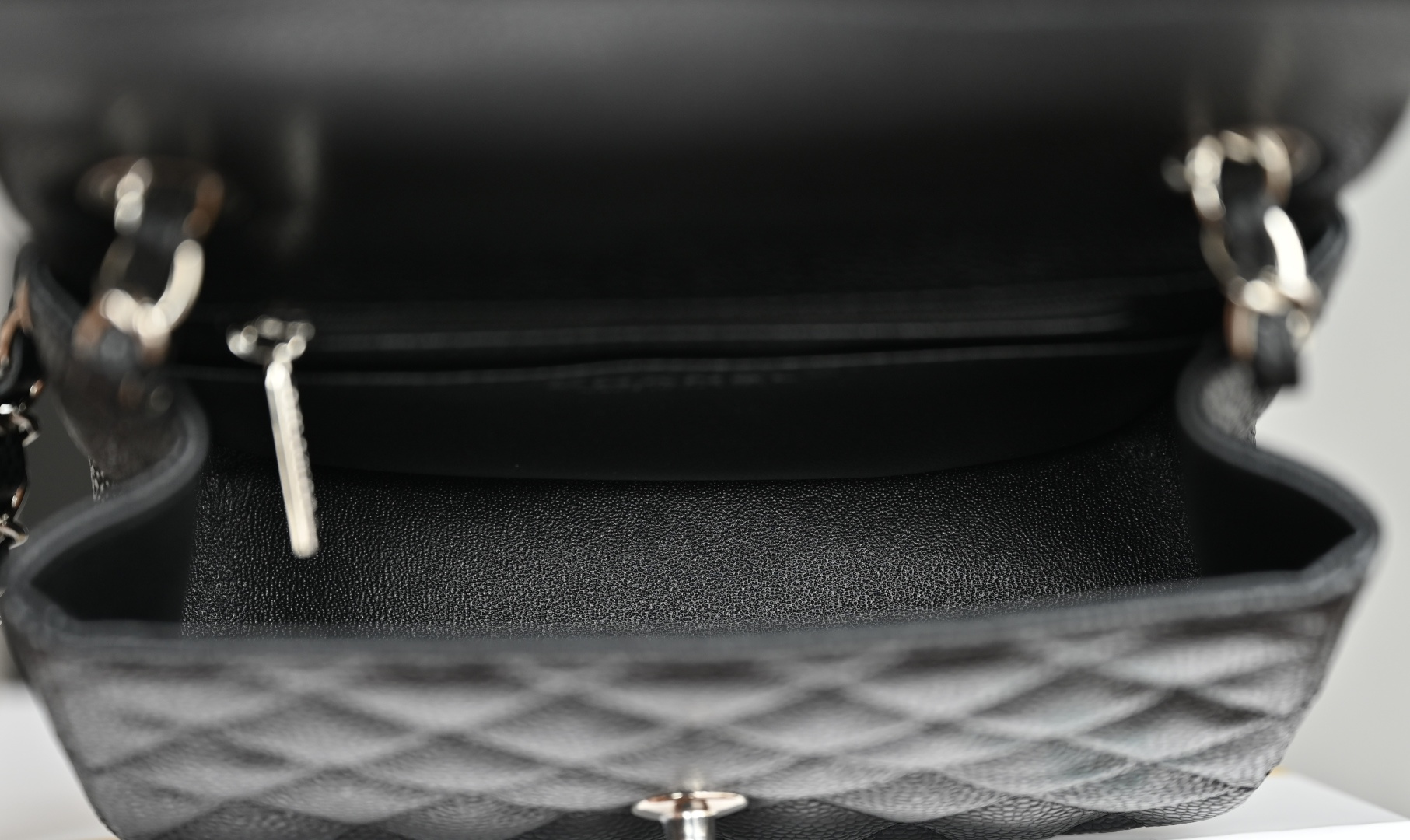 白金版▪️正品级 包装如图全新发售‼️𝟐𝟎𝟐𝟓最新版𝙲𝙵系列专柜售价𝟚𝟡𝟟𝟘𝟘𝕞𝕓购入开发➠𝙲𝚕𝚊𝚜𝚜𝚒