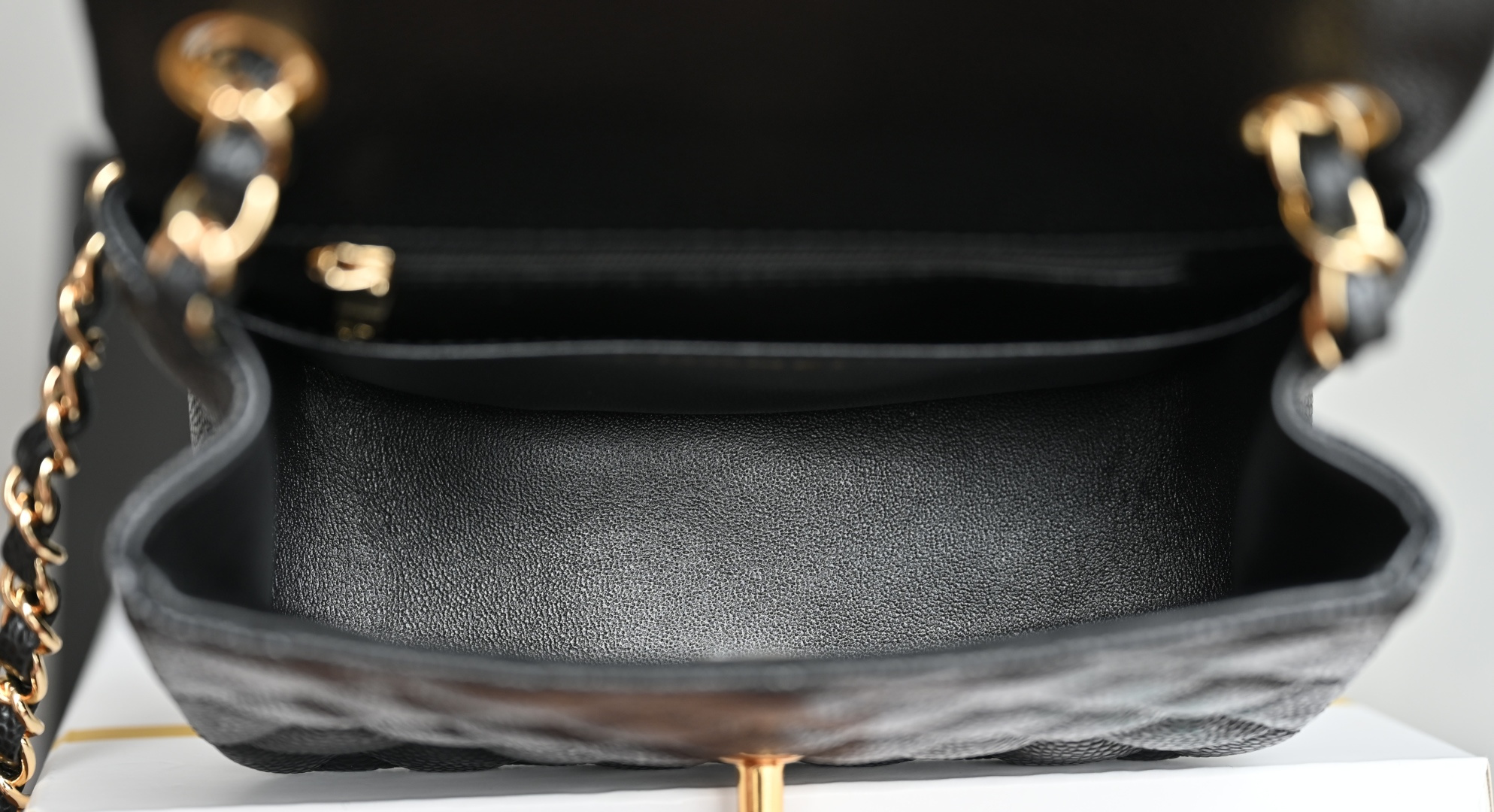 白金版▪️正品级 包装如图全新发售‼️𝟐𝟎𝟐𝟓最新版𝙲𝙵系列专柜售价𝟚𝟡𝟟𝟘𝟘𝕞𝕓购入开发➠𝙲𝚕𝚊𝚜𝚜𝚒