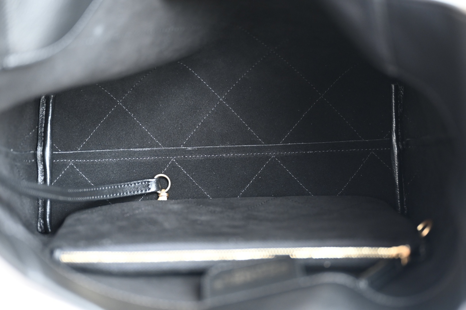 白金版▪️正品级 包装如图全新到货🆕𝐂𝐡𝐚𝐧𝐞𝟏 𝟐𝟓𝐏 大号嬉皮包专柜售价𝟧𝟧𝟢𝟢𝟢𝗋𝗆𝖻购入开发〰️