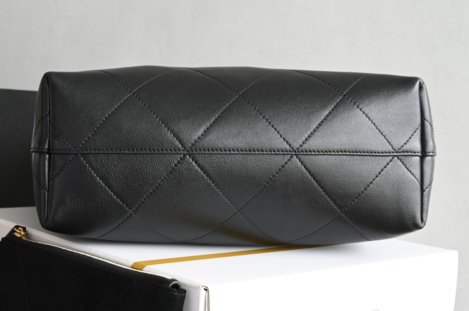 白金版▪️正品级 包装如图全新到货🆕𝐂𝐡𝐚𝐧𝐞𝟏 𝟐𝟓𝐏 大号嬉皮包专柜售价𝟧𝟧𝟢𝟢𝟢𝗋𝗆𝖻购入开发〰️