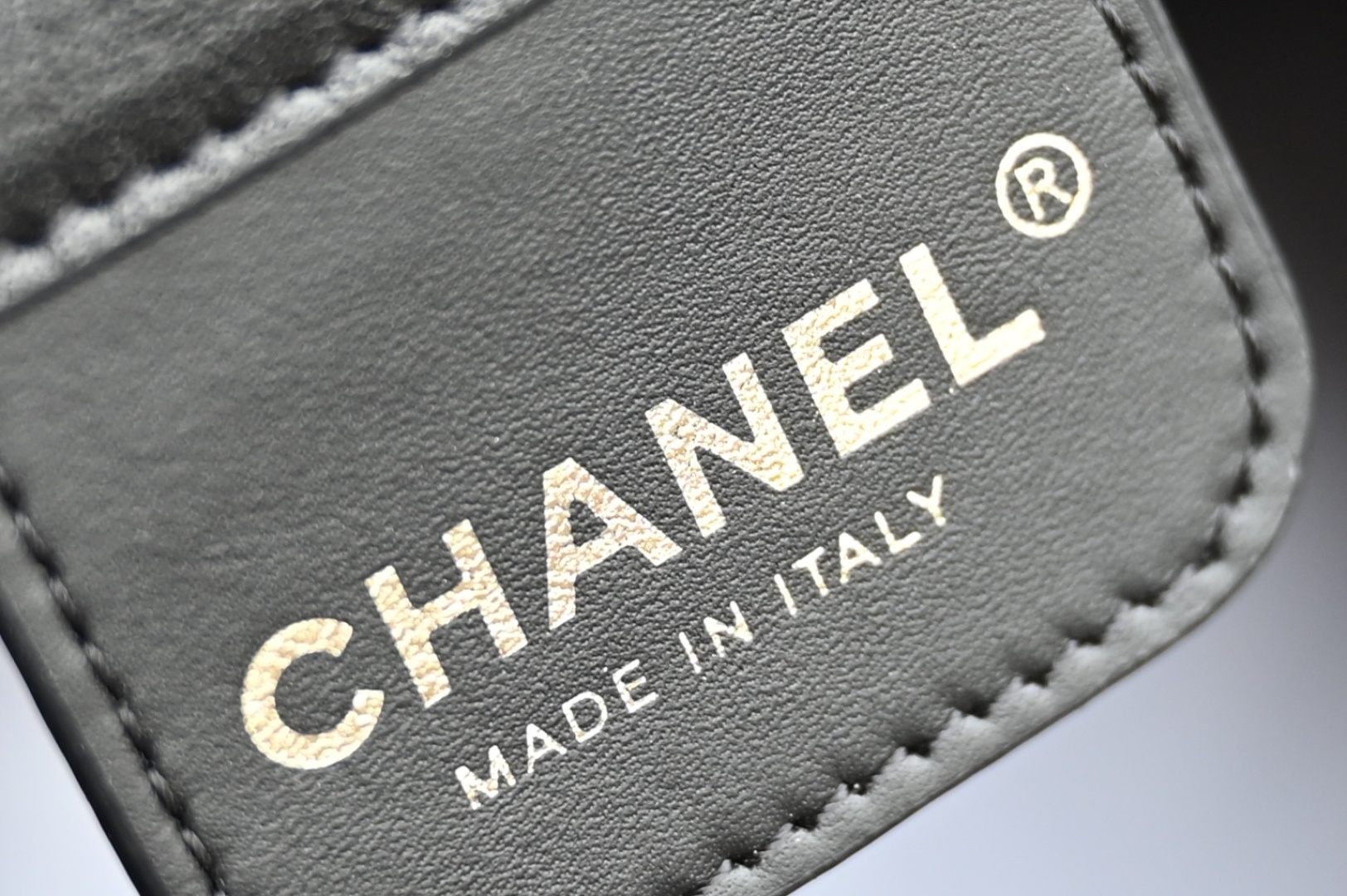 白金版▪️正品级 包装如图全新到货🆕𝐂𝐡𝐚𝐧𝐞𝟏 𝟐𝟓𝐏 大号嬉皮包专柜售价𝟧𝟧𝟢𝟢𝟢𝗋𝗆𝖻购入开发〰️