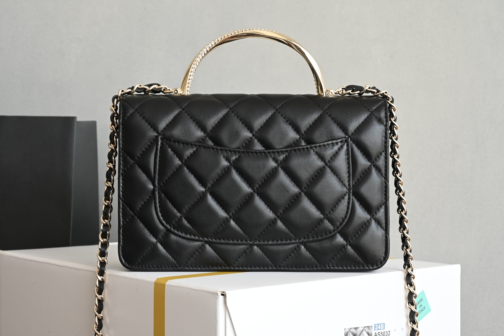 白金版▪️正品级 包装如图全新发售🆕𝐂𝐡𝐚𝐧𝐞𝟏 𝟐𝟒𝐊水钻手柄𝐰𝐨𝐜黑色🖤五金: 厚镀𝟣𝟪𝗄浅金扣皮料