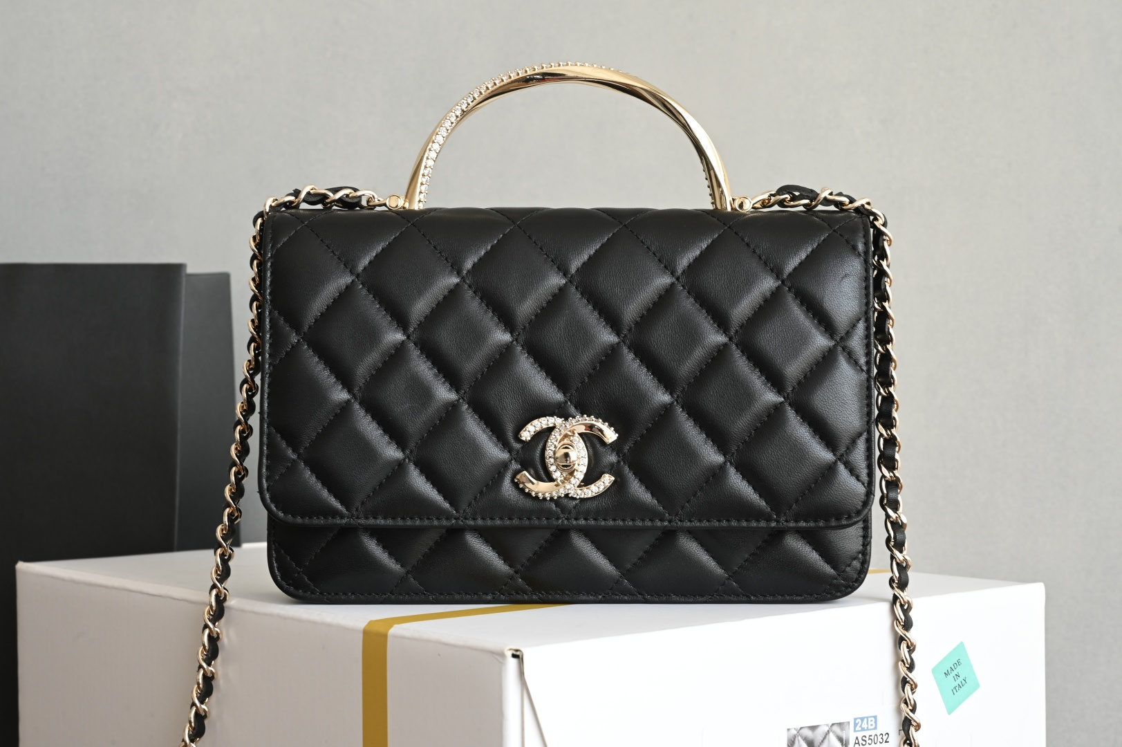 白金版▪️正品级 包装如图全新发售🆕𝐂𝐡𝐚𝐧𝐞𝟏 𝟐𝟒𝐊水钻手柄𝐰𝐨𝐜黑色🖤五金: 厚镀𝟣𝟪𝗄浅金扣皮料